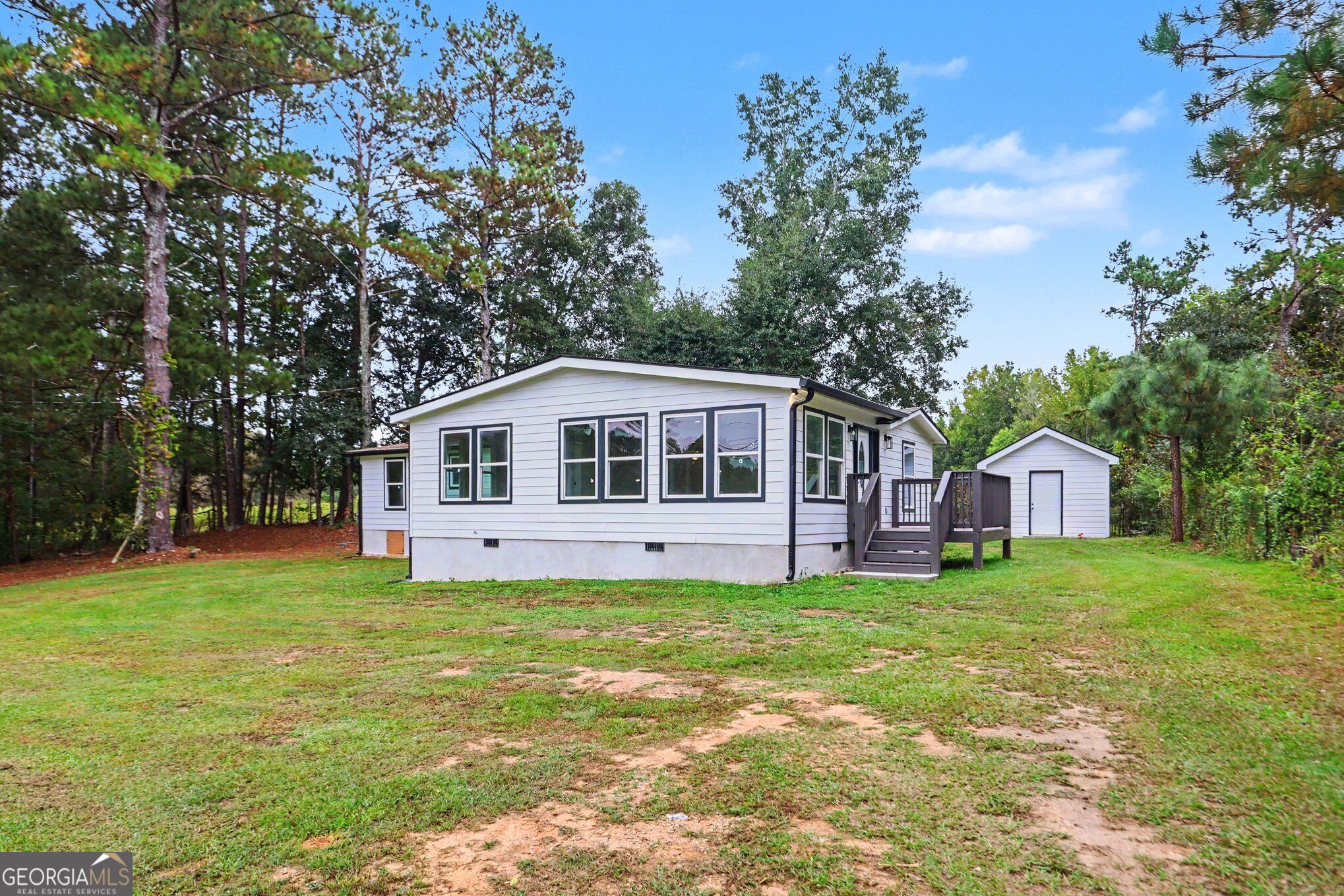 219 Lake Cir — photo