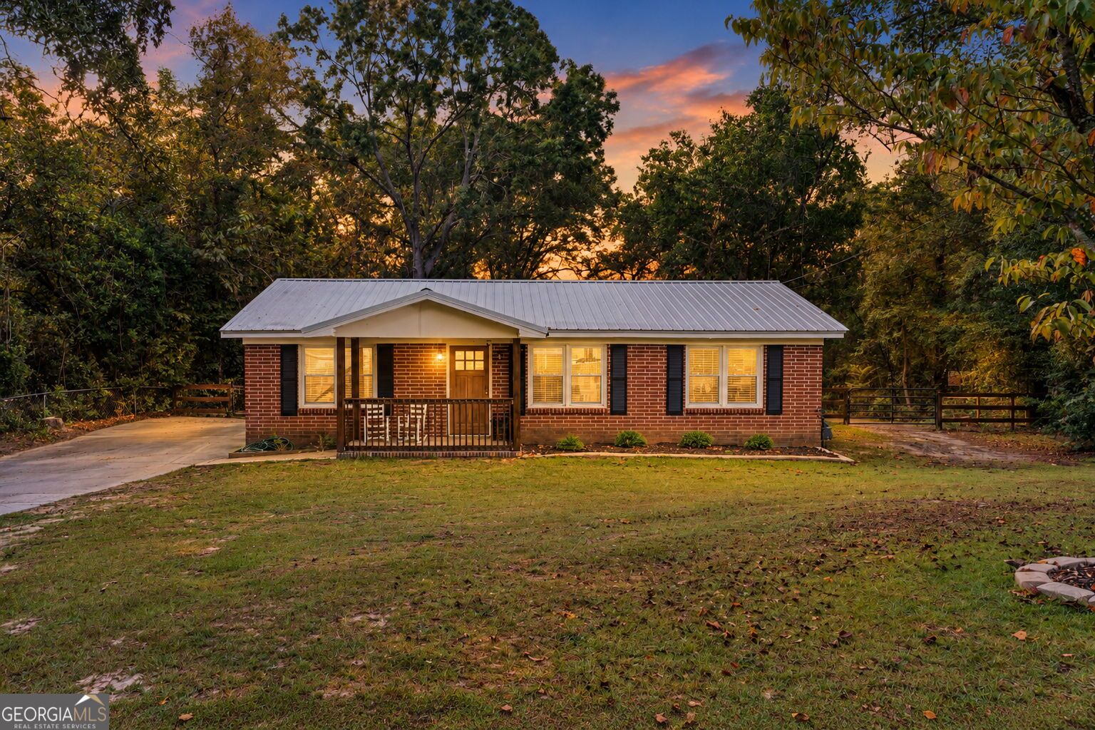 139 Oakwood Dr — photo