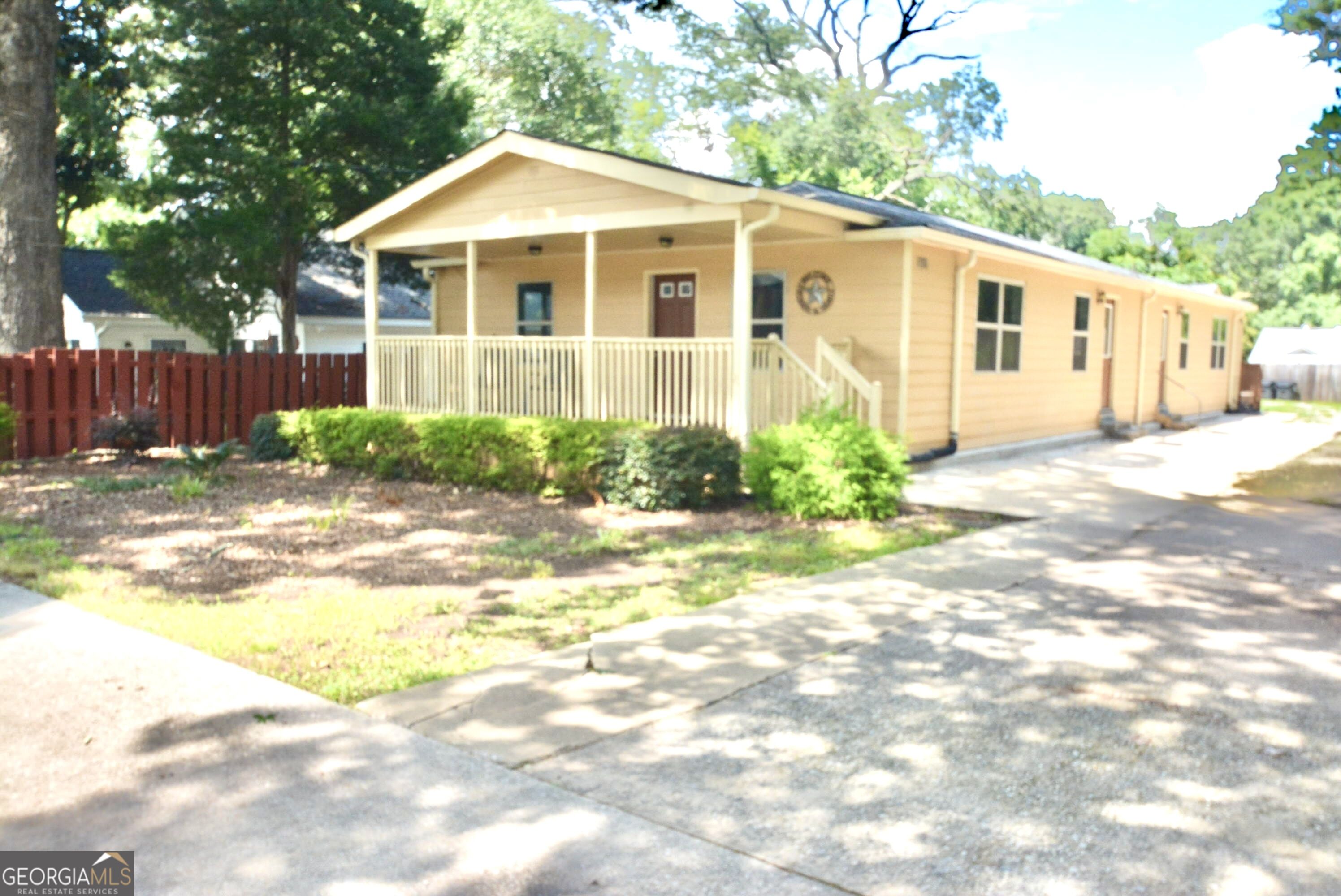 1385 Elizabeth Ln Unit 100 — photo
