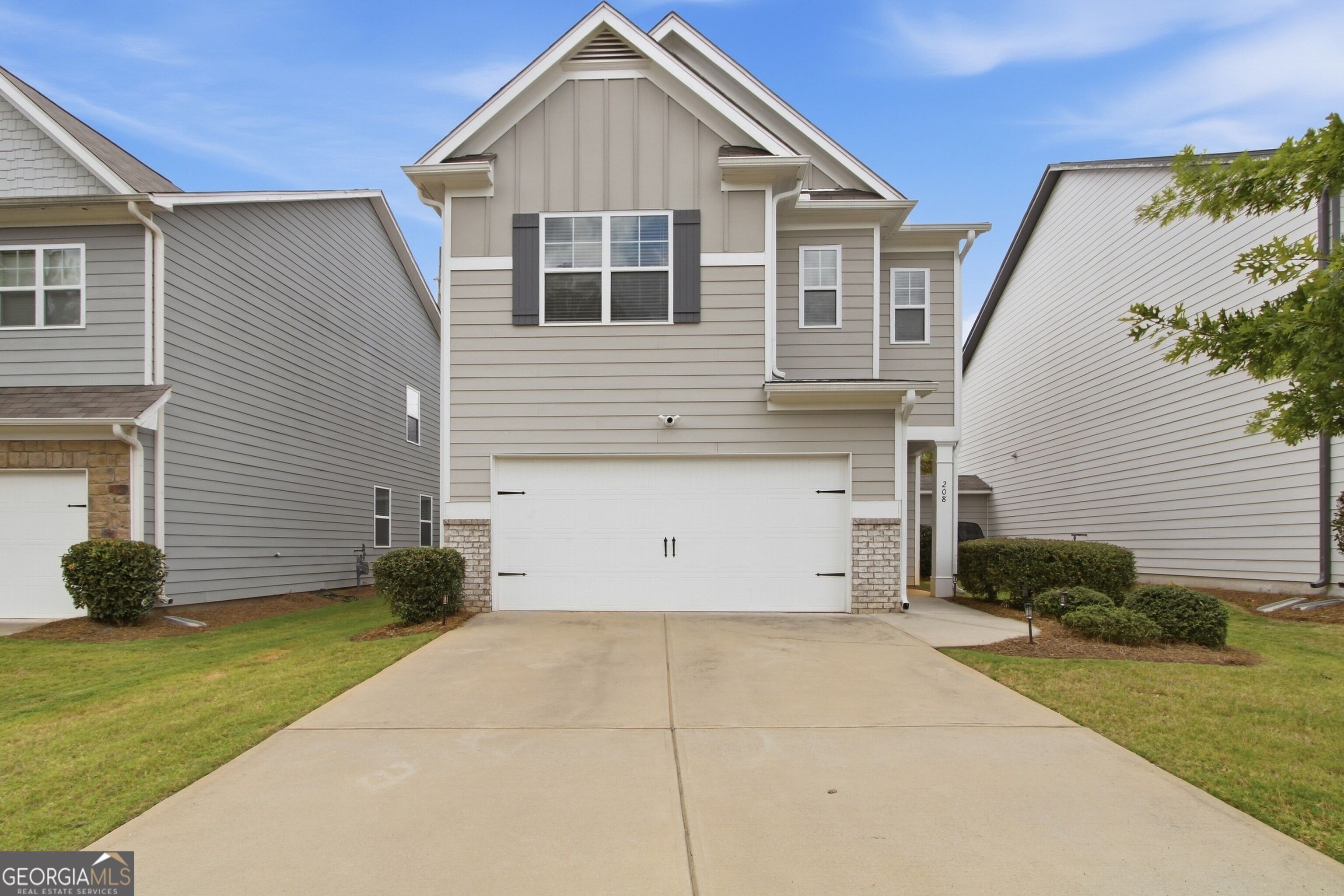 208 Bluffton Ct — photo