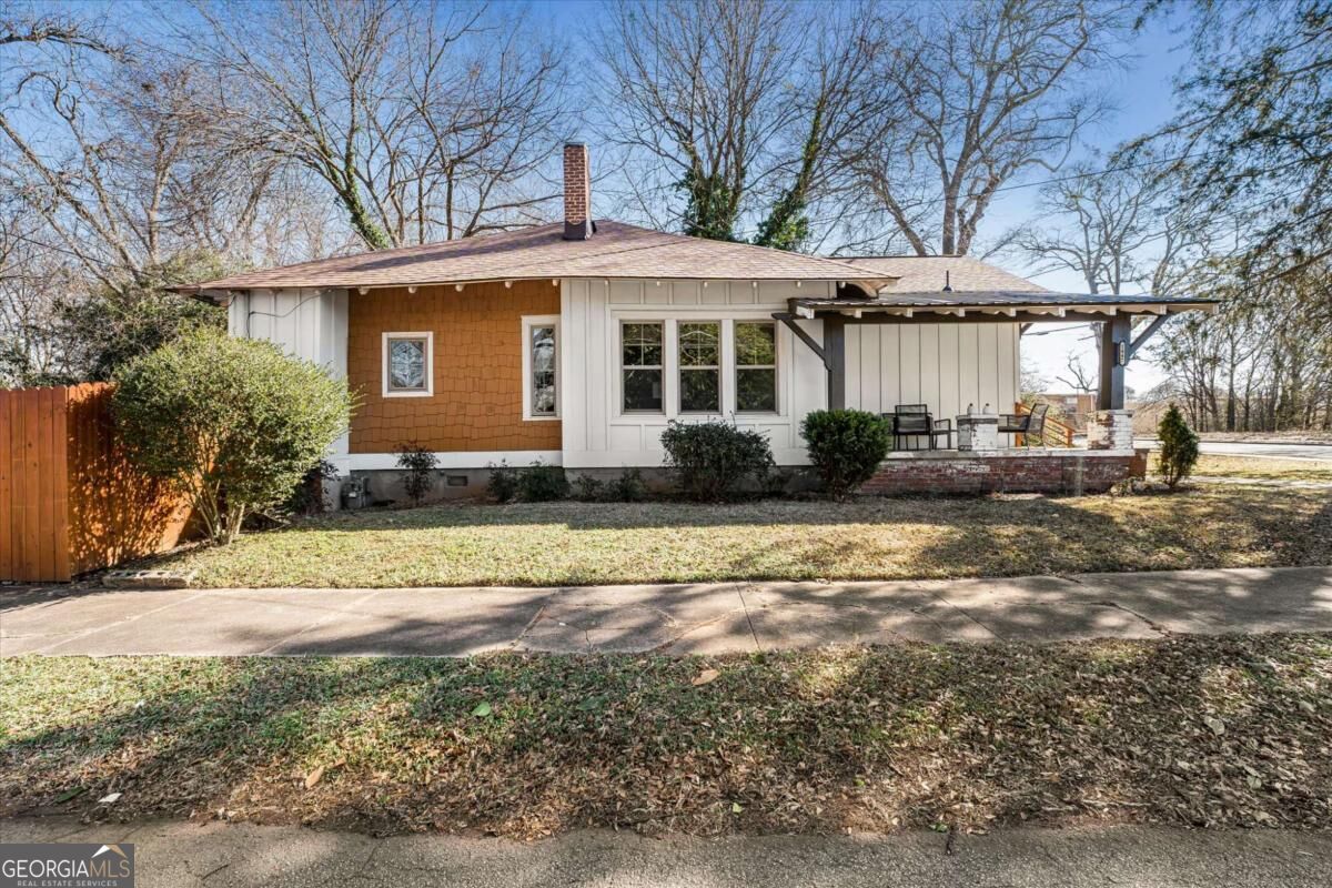 1447 Bryan Ave — photo