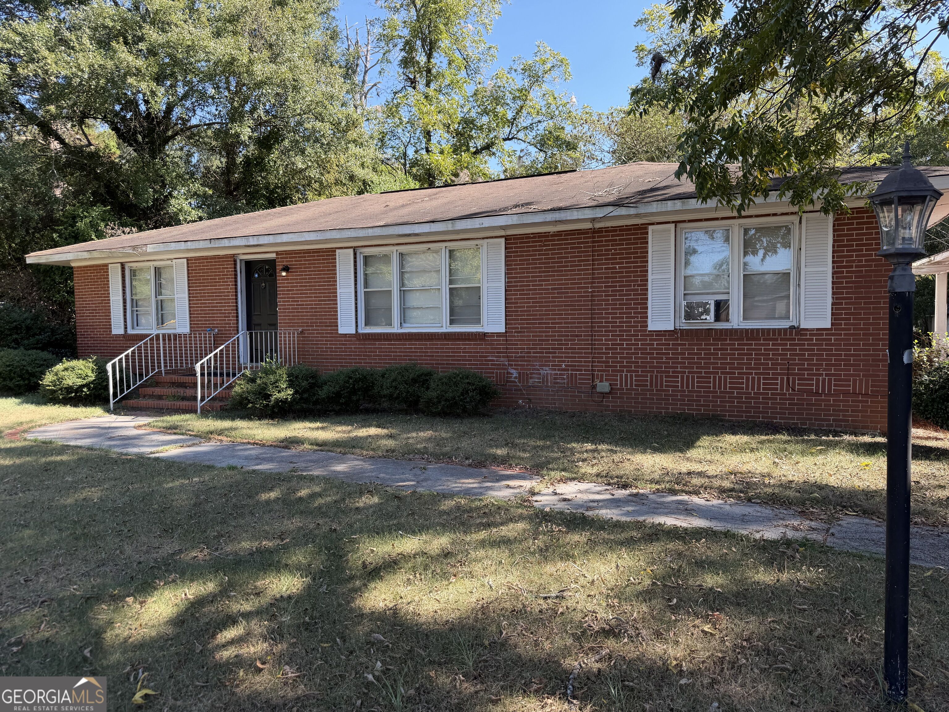 2560 Anderson Dr — photo