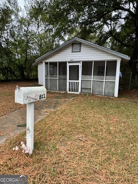 822 Bennell St — photo