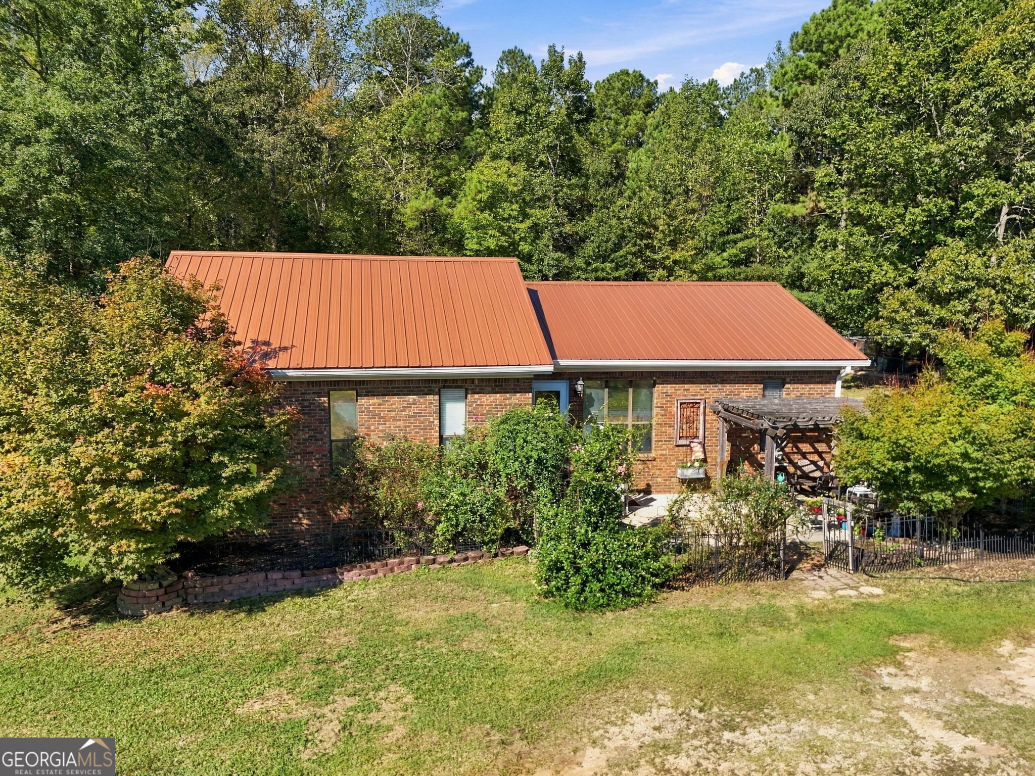 525 Dean Rd — photo