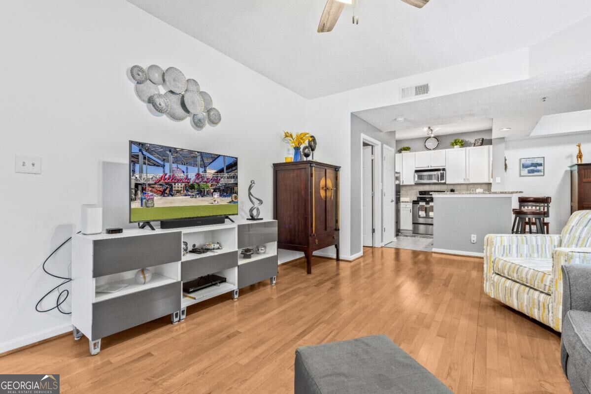 1250 Parkwood Cir SE Unit 2108 — photo