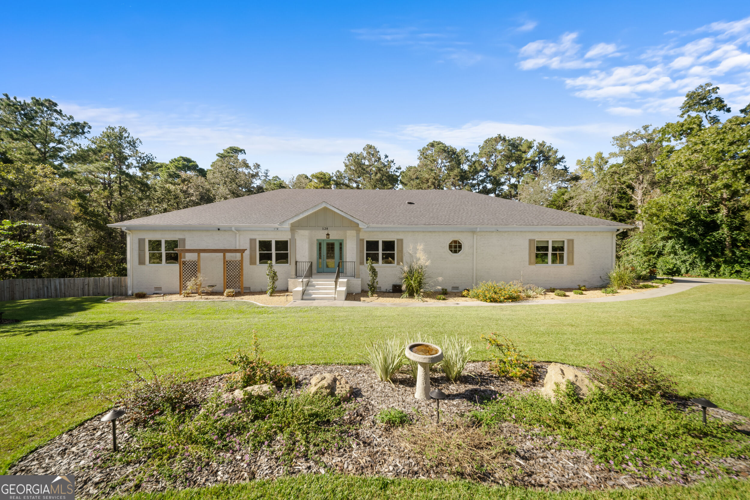 128 Oak Ridge Dr — photo