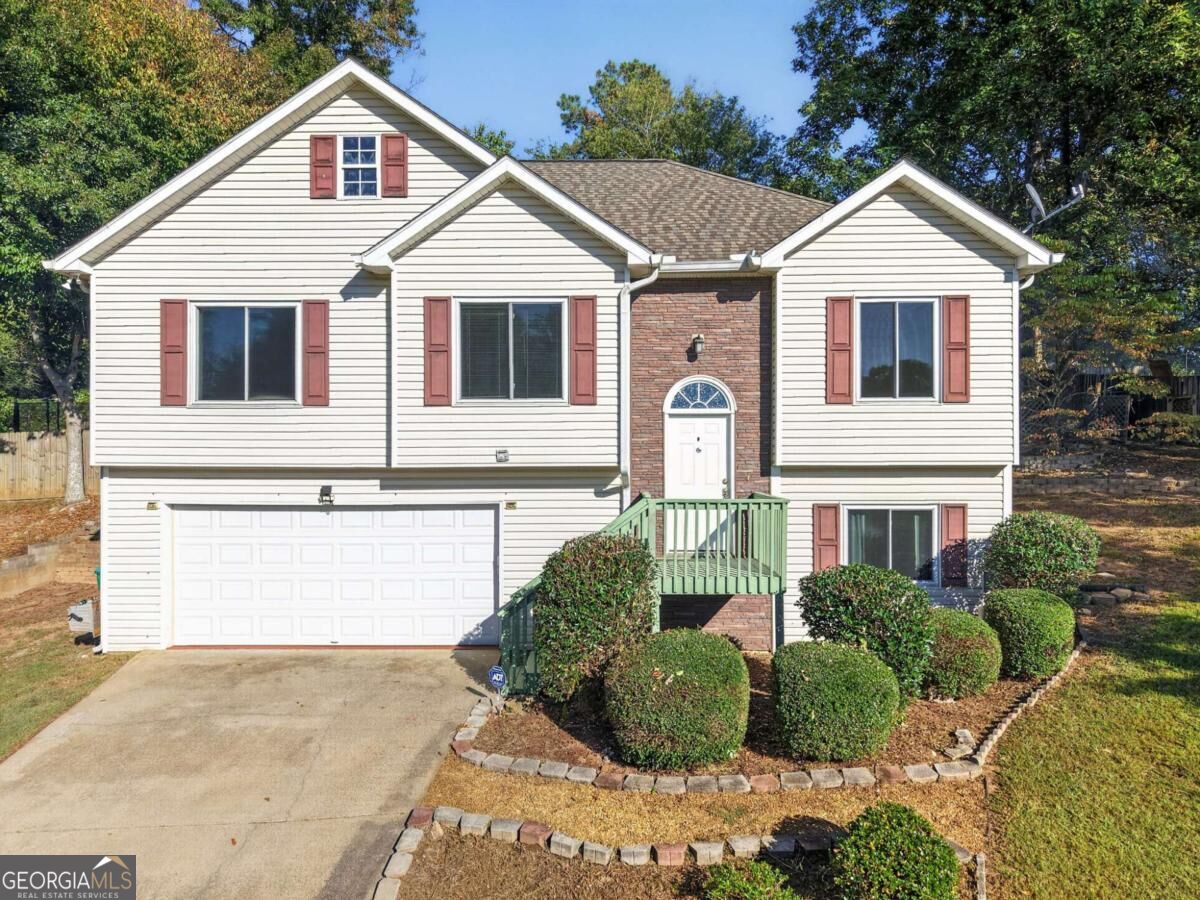 1038 Whispering Woods Dr — photo