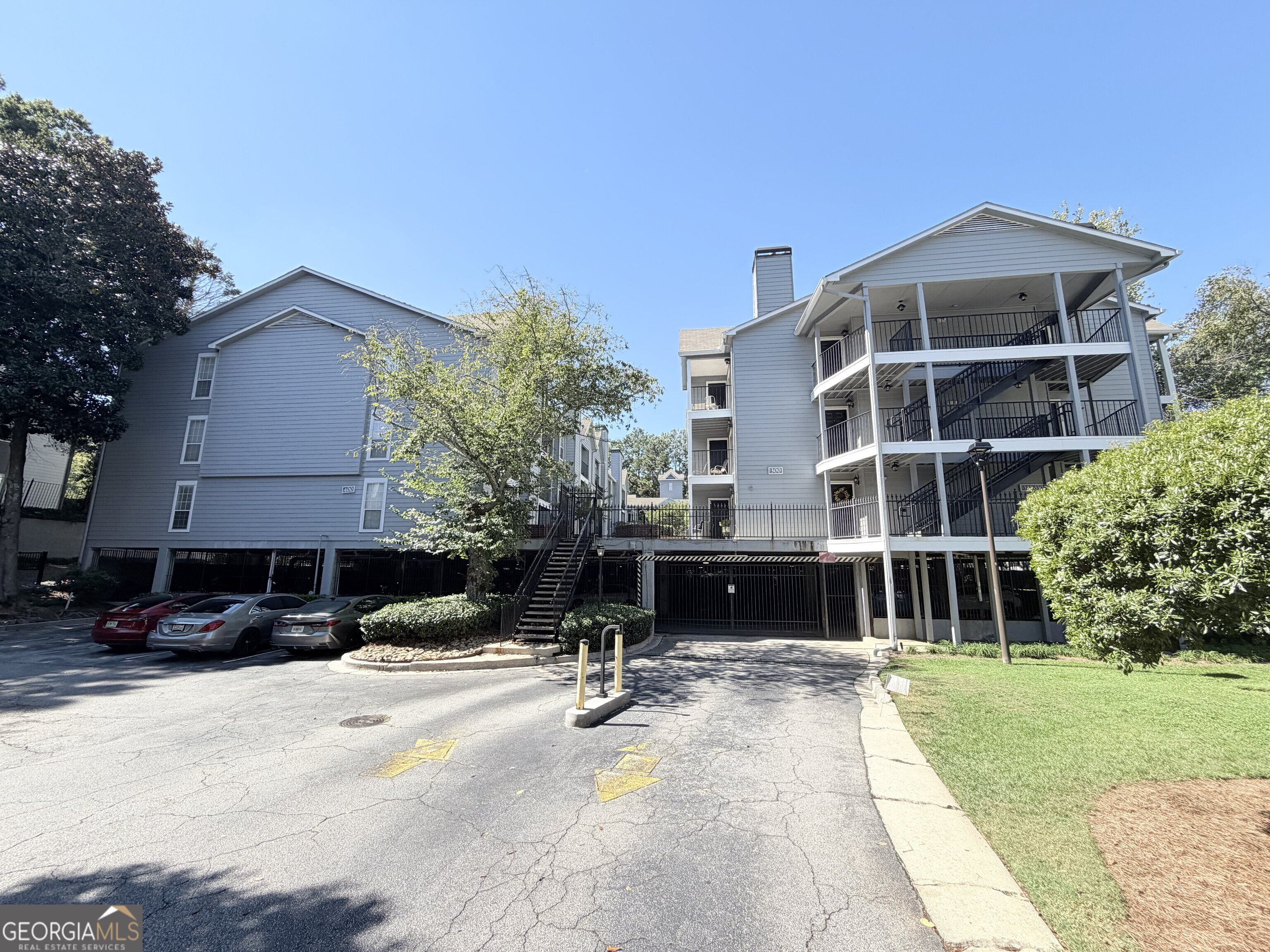 322 Granville Ct — photo