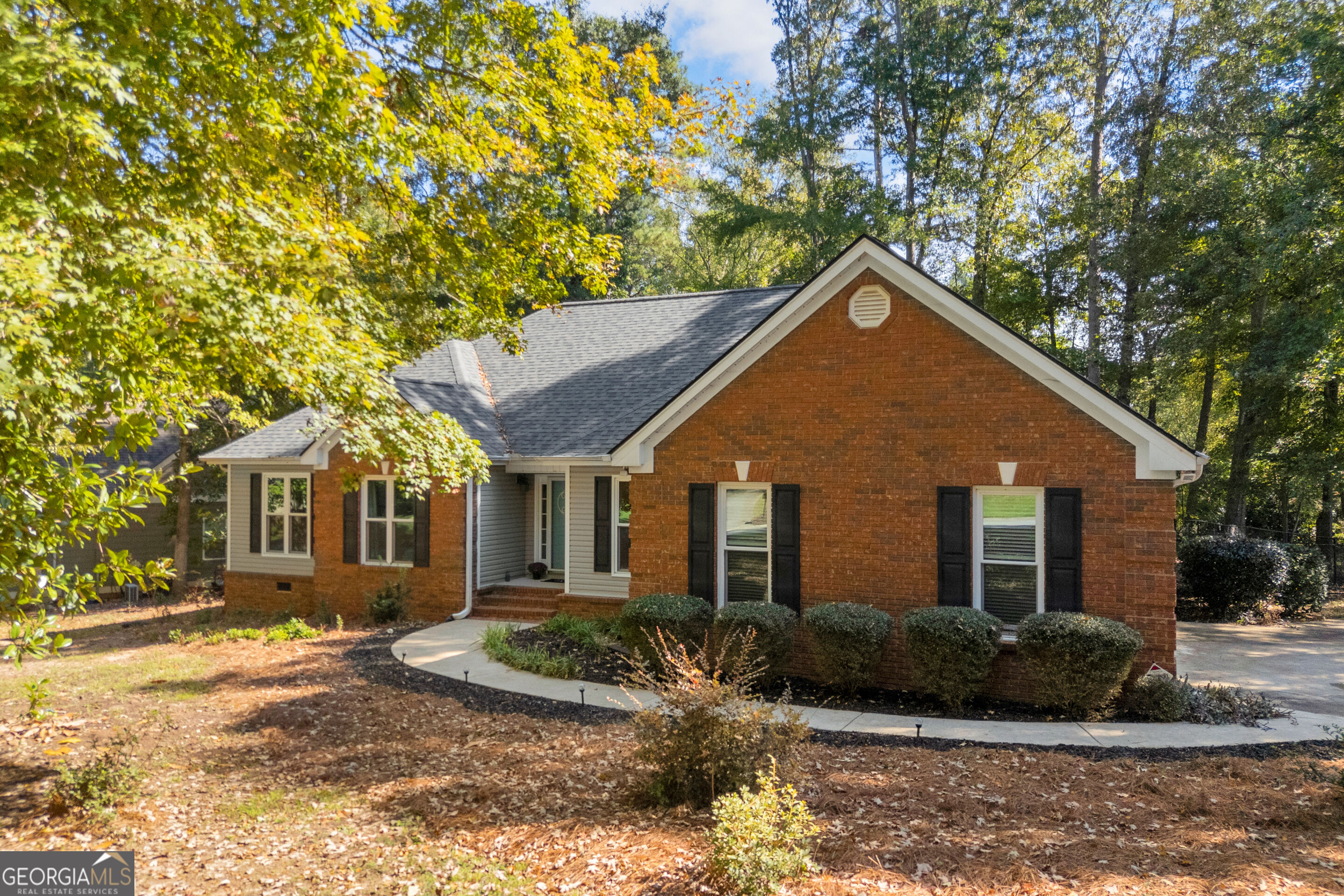 145 Crestview Dr — photo