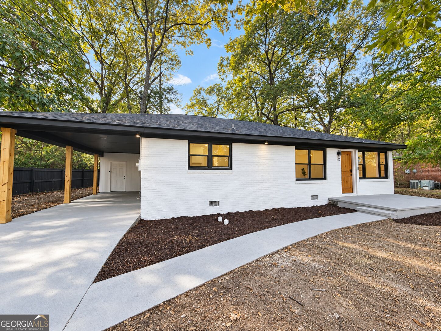 103 Edna Pl — photo