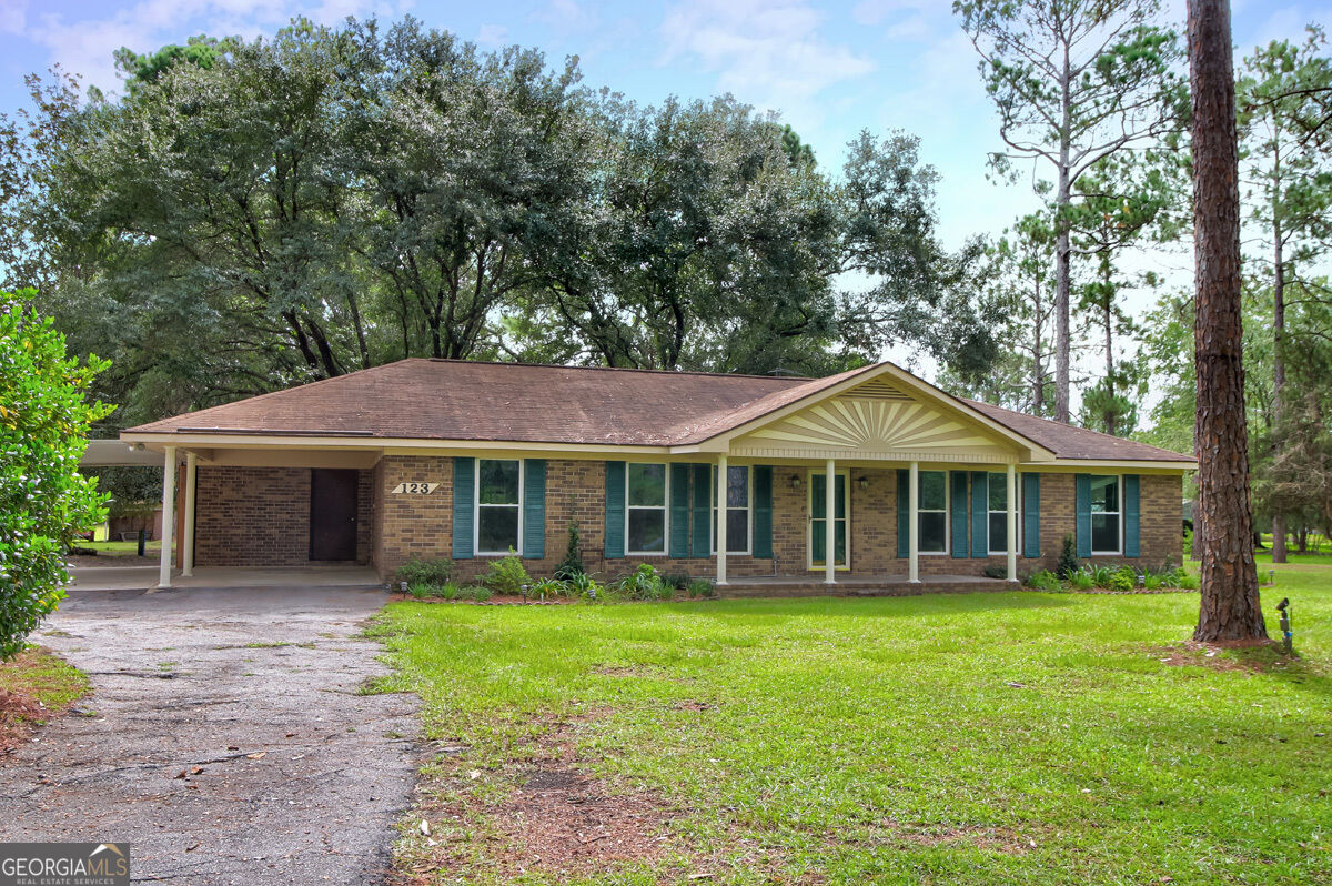 123 Maple Dr — photo