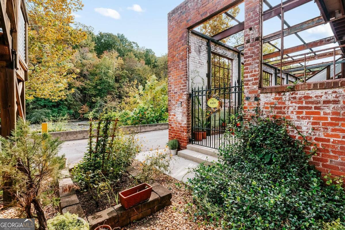 585 White Cir Unit 27 — photo