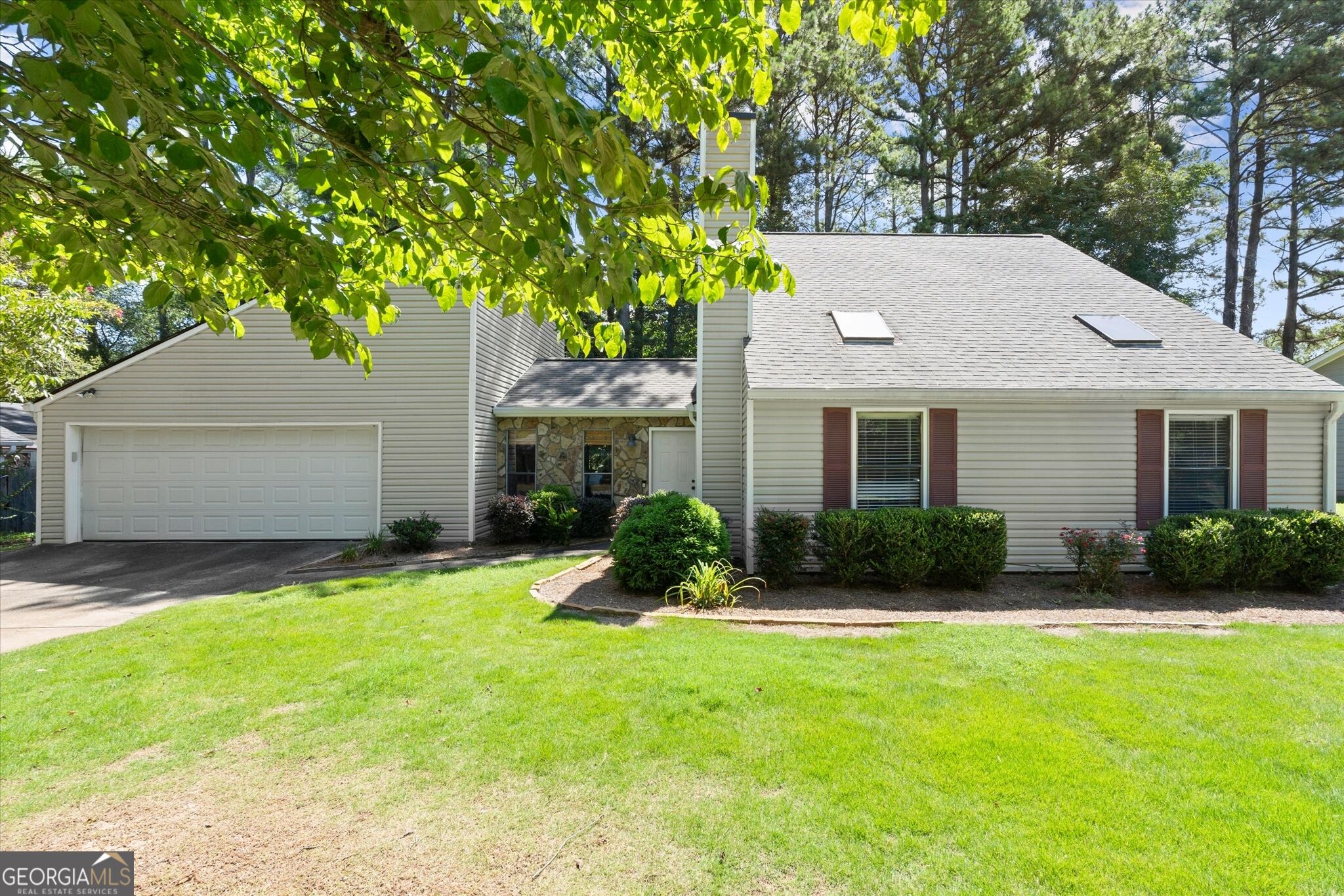 2272 Macby Dr — photo