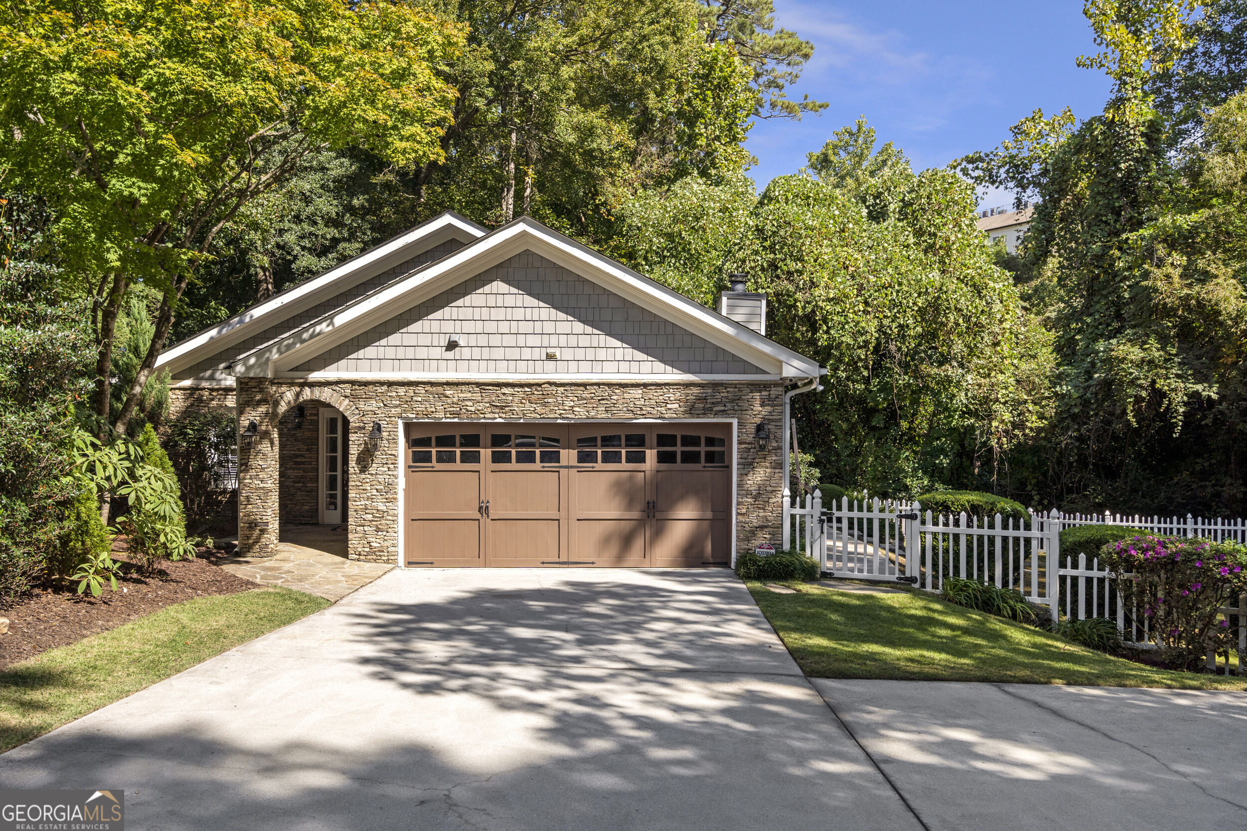 2871 Dorby Close NE — photo