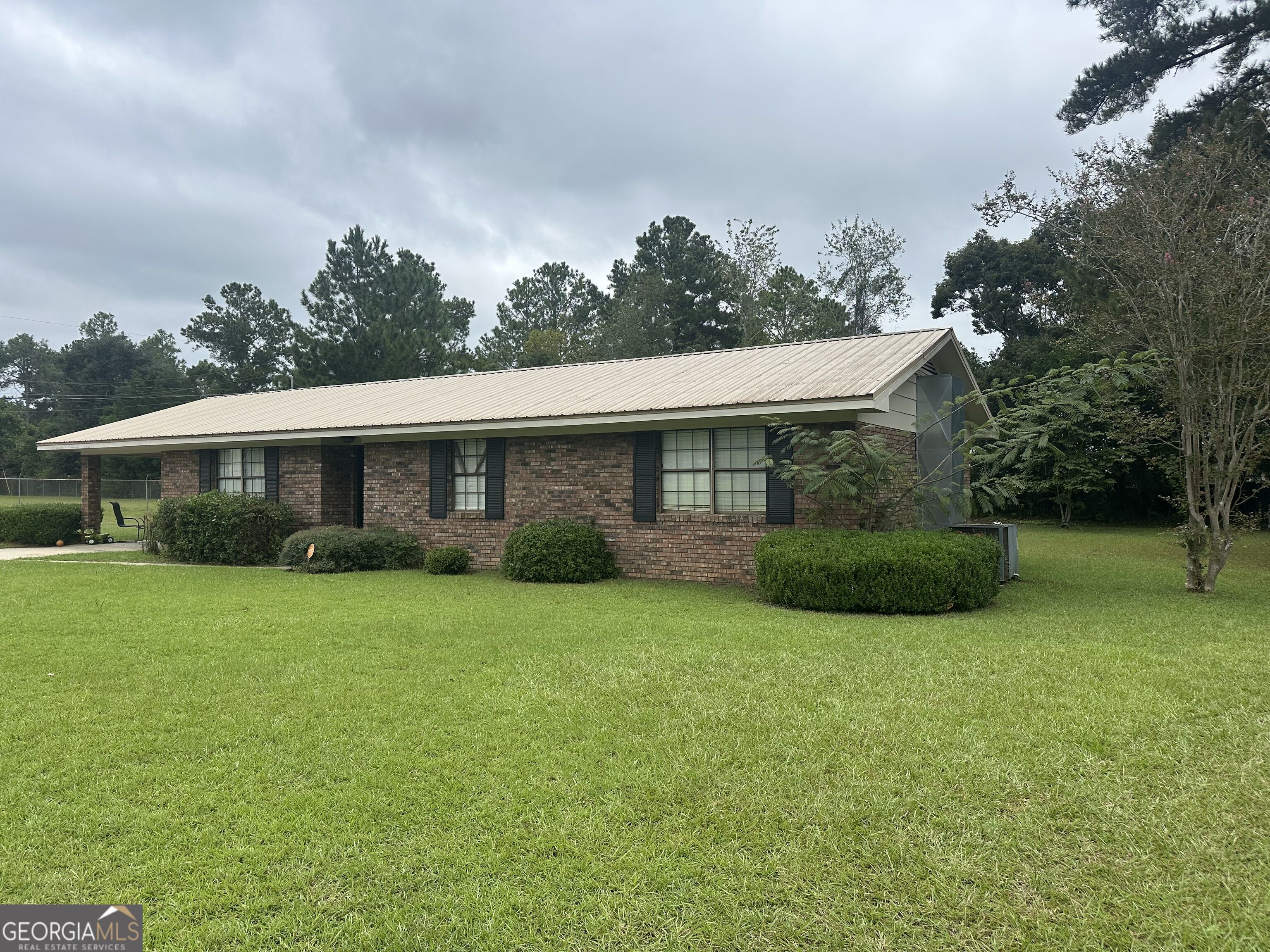 1137 Windsor Dr — photo