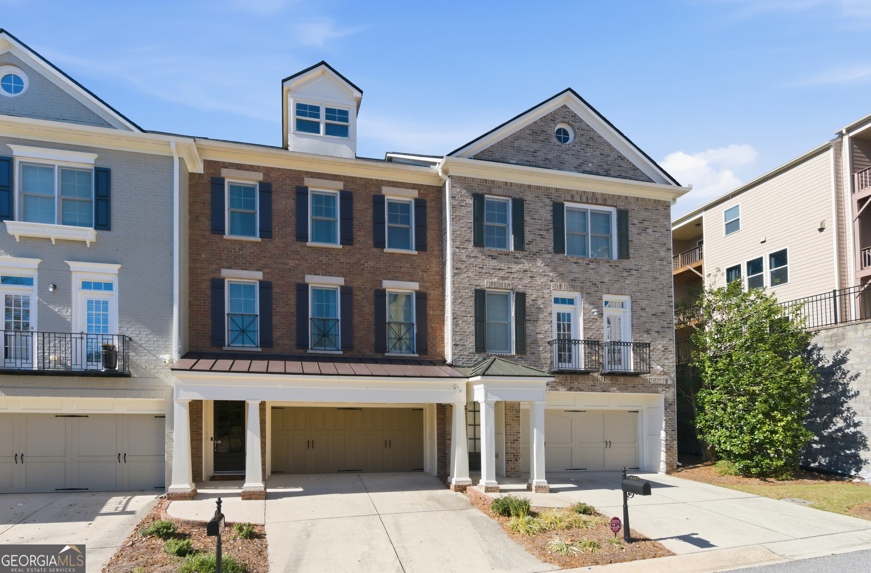 6187 Trumbul Oaks Ct — photo