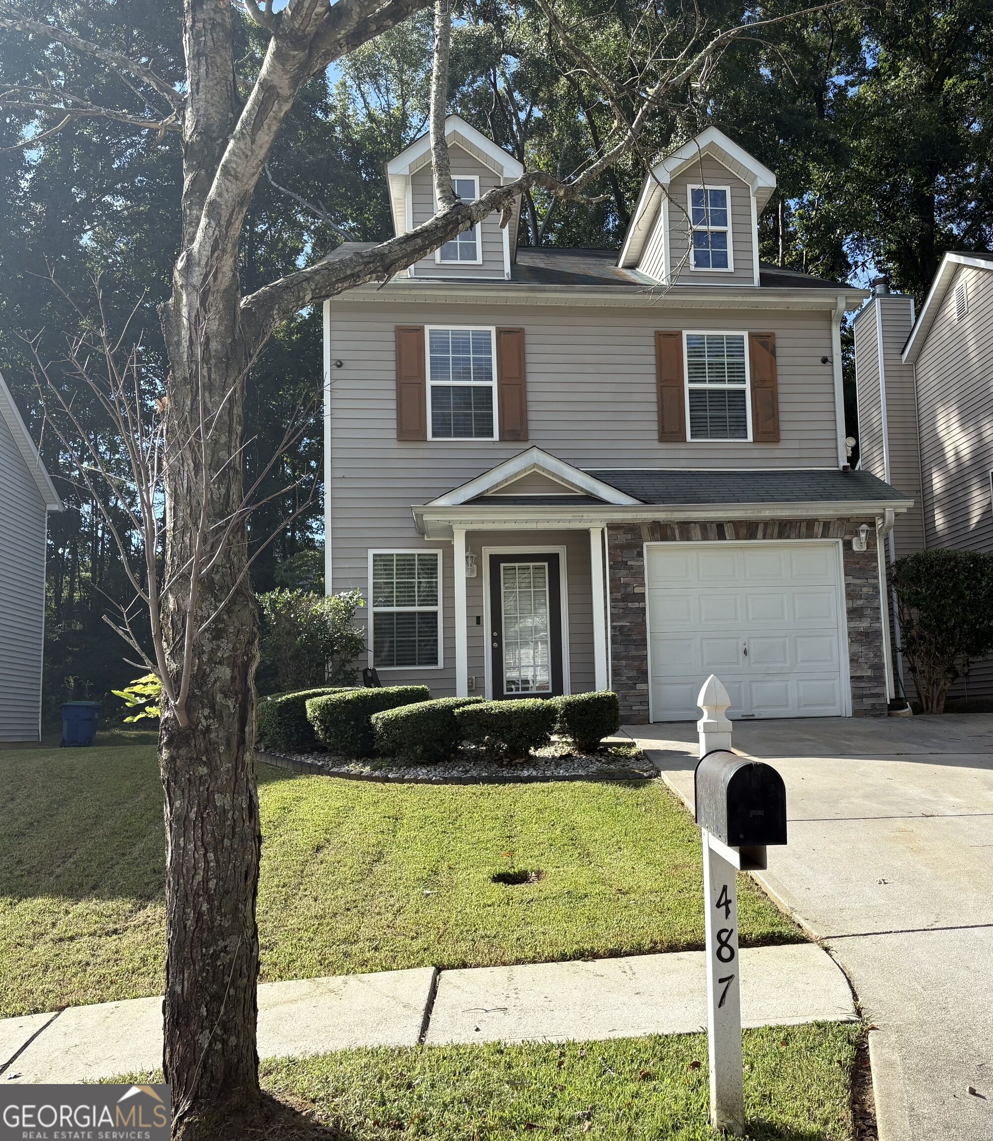 487 Thistle CV — photo
