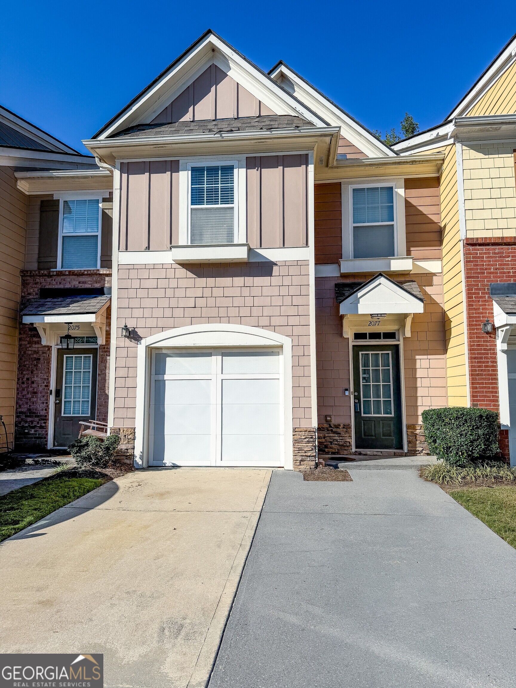 2077 Lakeshore Overlook Dr — photo