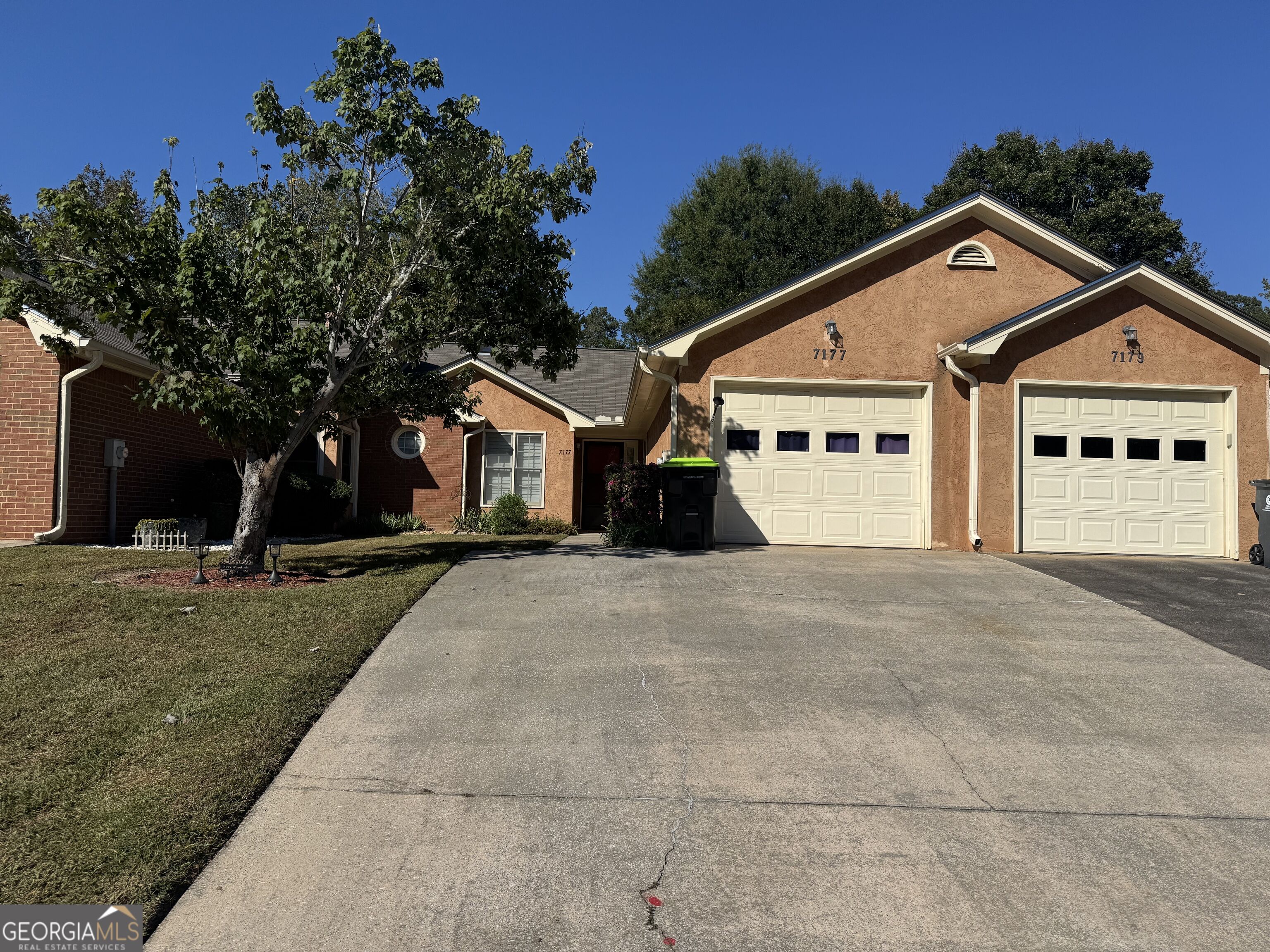 7177 Woodridge Ln — photo