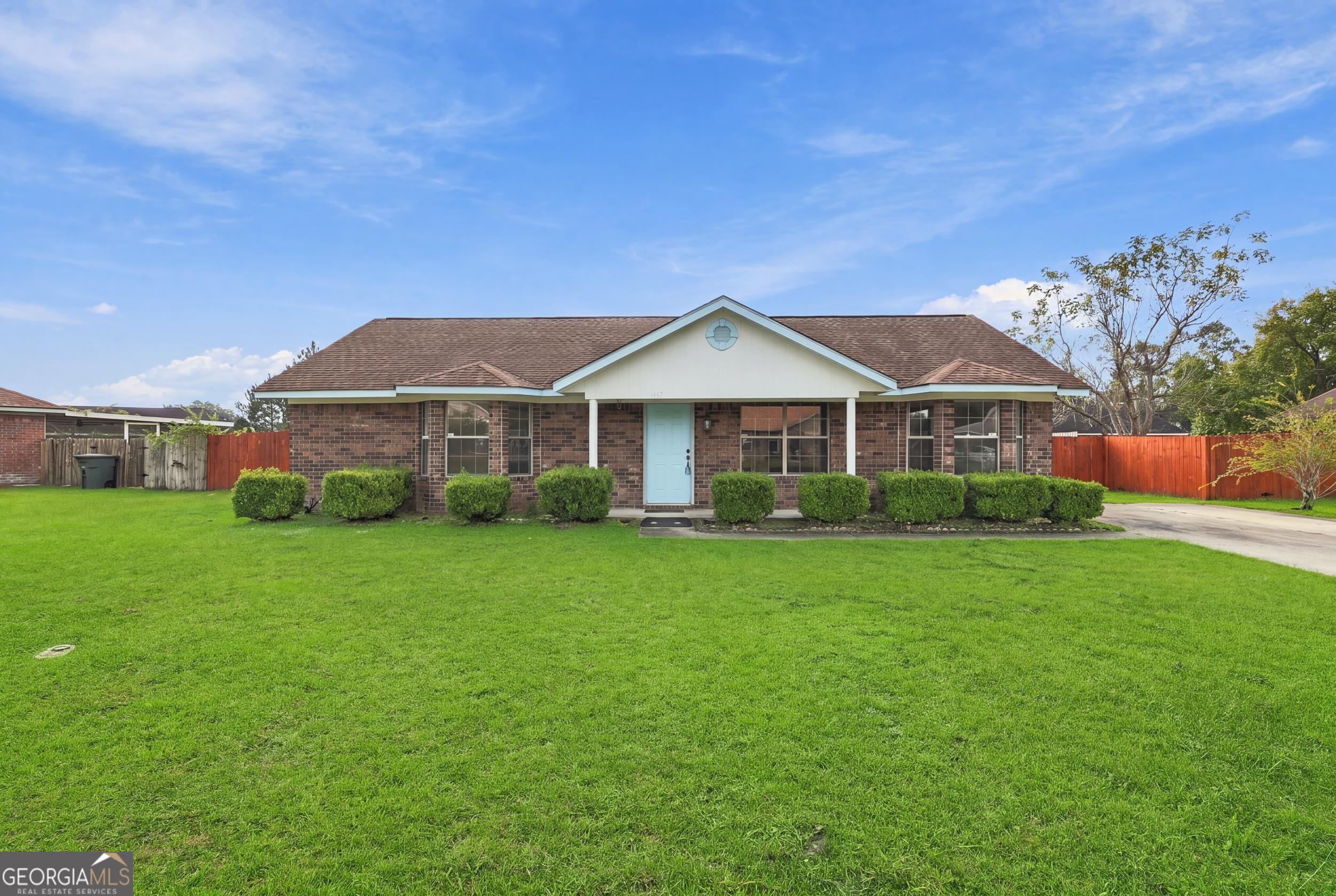 814 Waterfield Dr — photo