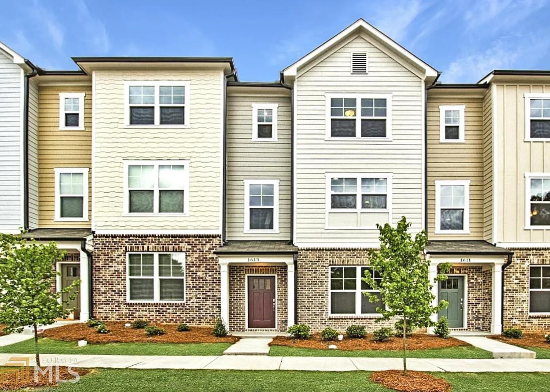 1613 Falcon Crest Way — photo