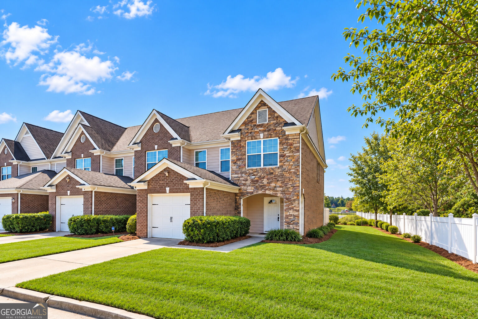 322 Village Dr — photo