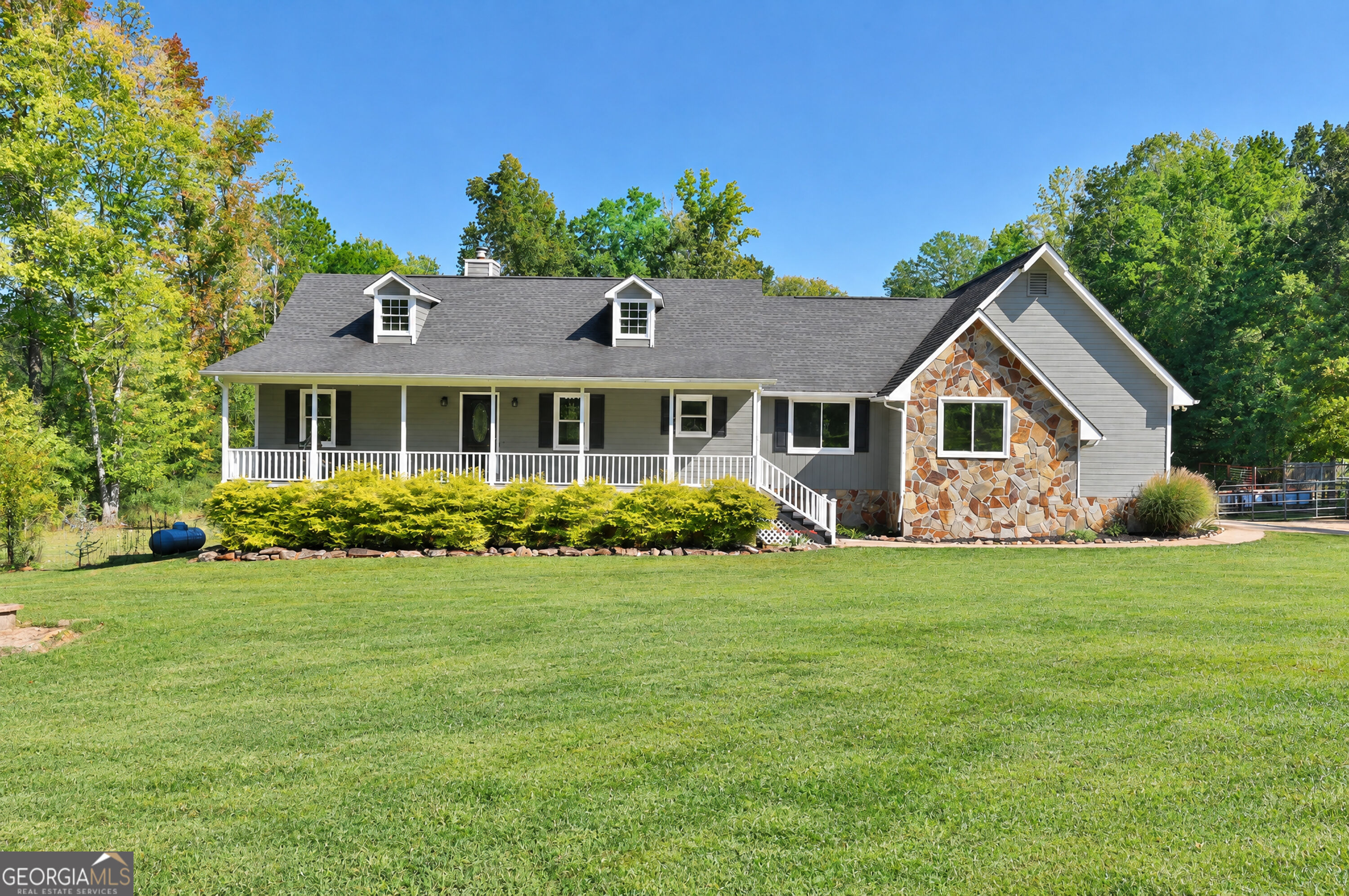 279 W Plantation Dr — photo