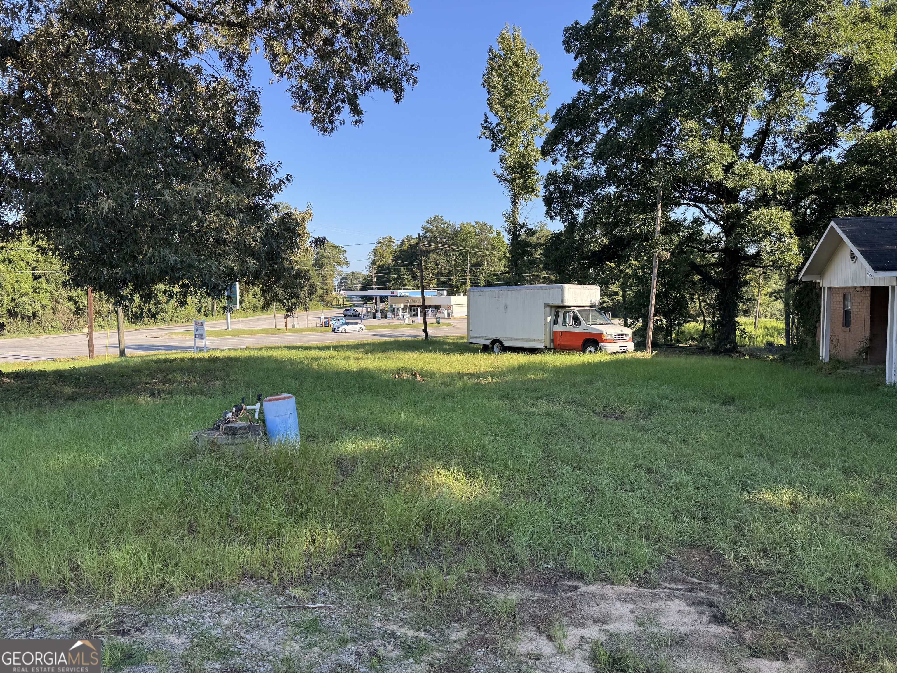 105 Henderson Rd — photo