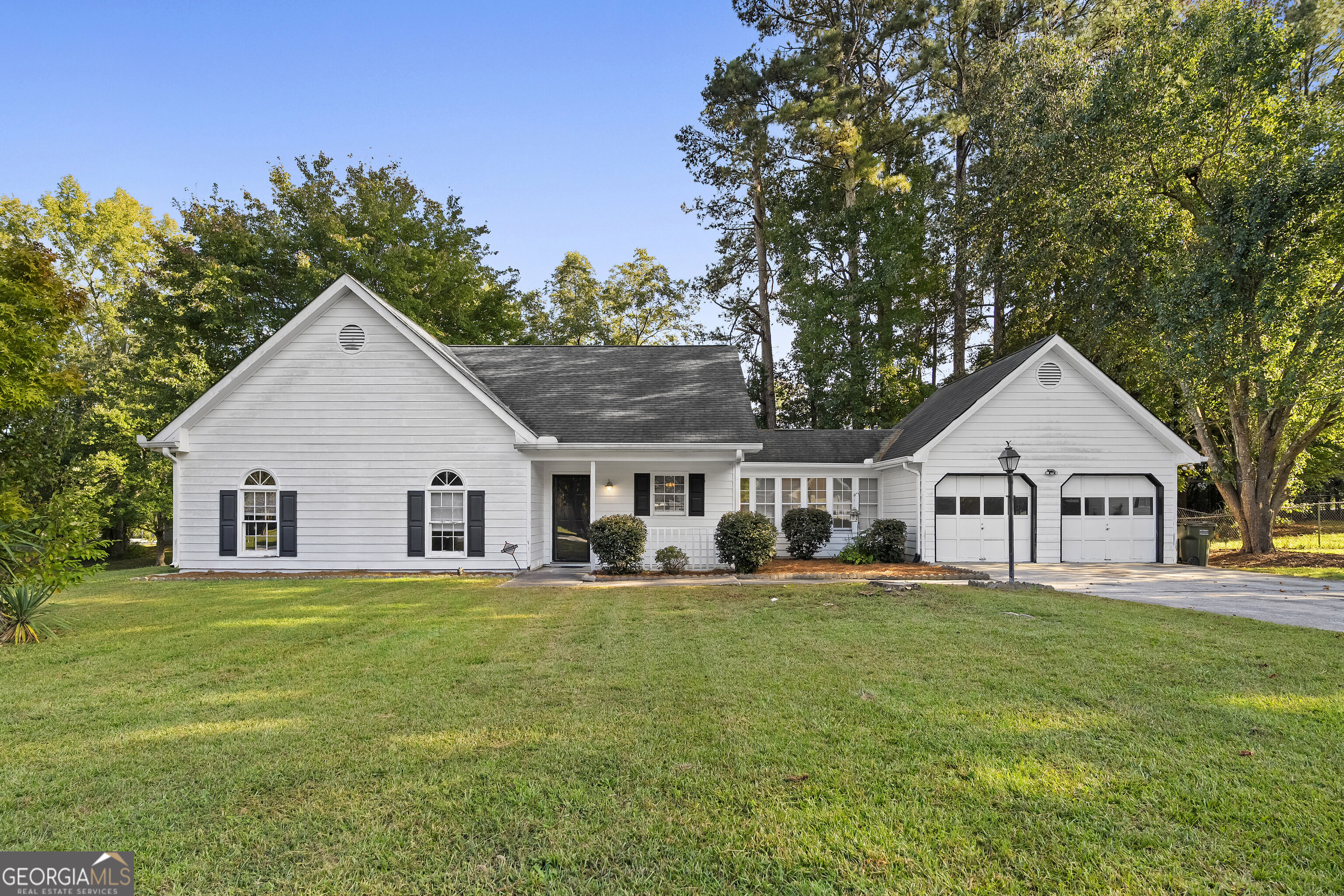 905 Burning Bush Dr — photo