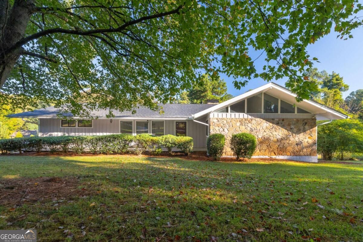 3385 Laren Ln SW — photo