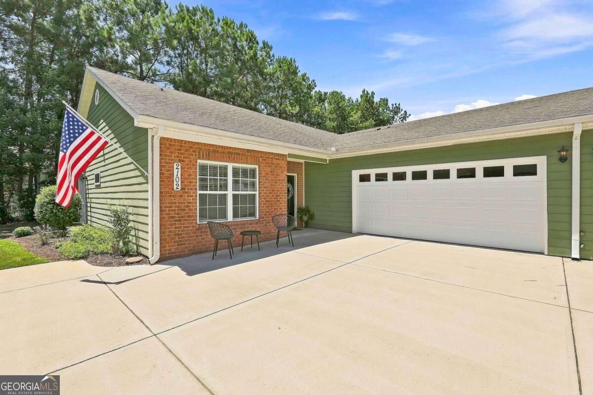 2102 Commonwealth Cir — photo