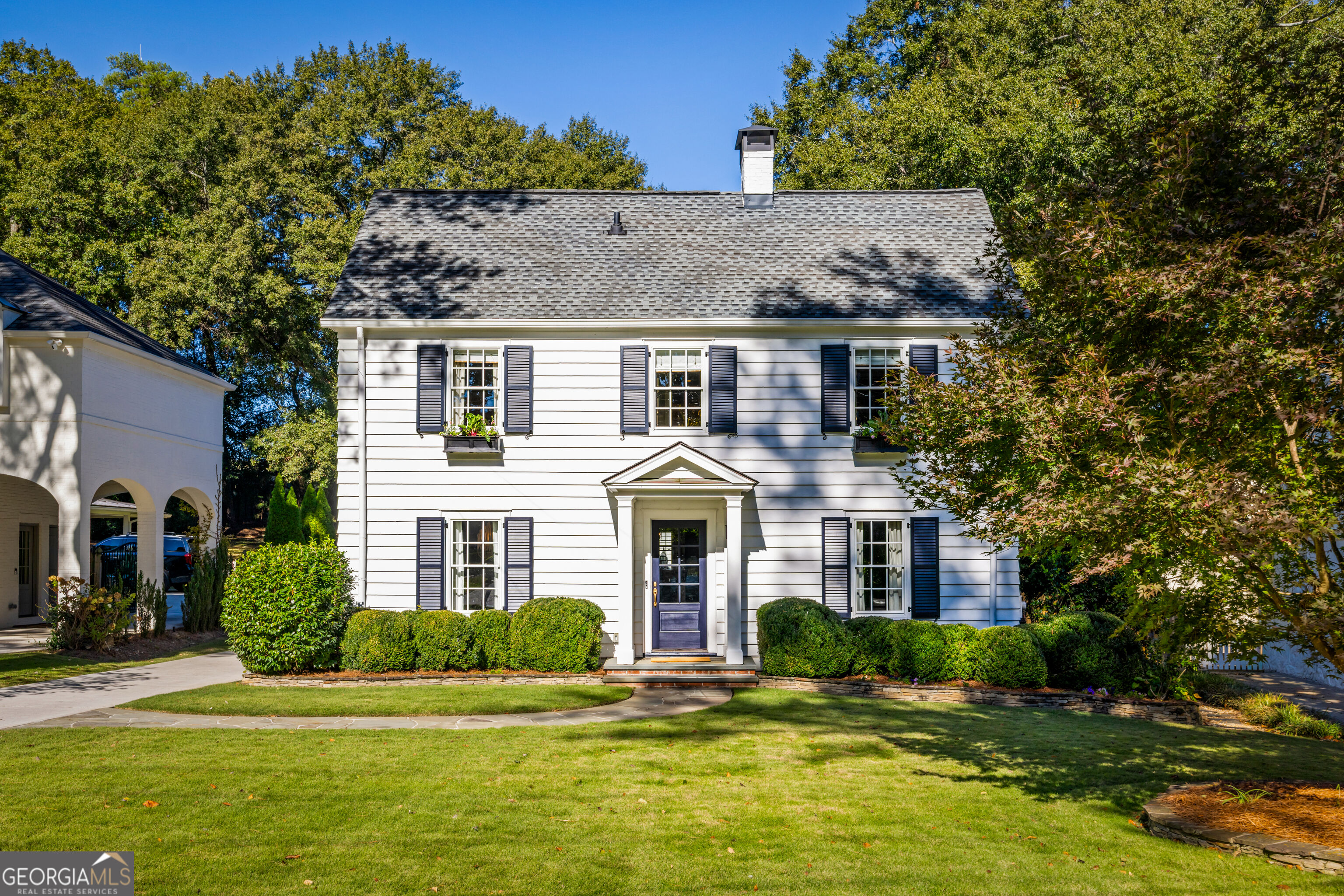 3068 Peachtree Dr NE — photo