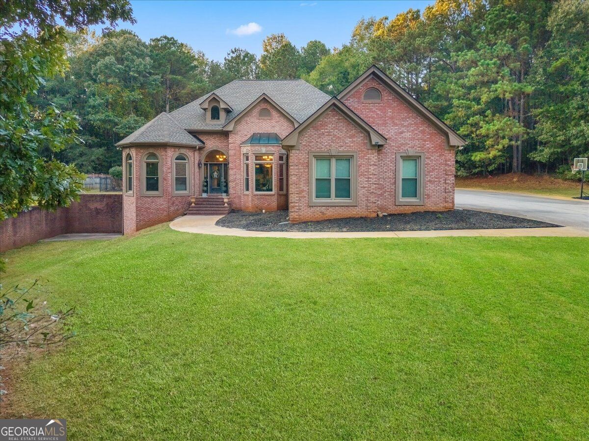 815 Streamside Dr — photo