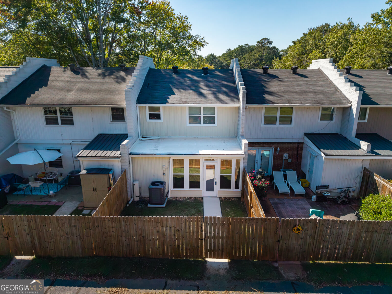 1095 Eastview Cir NE — photo