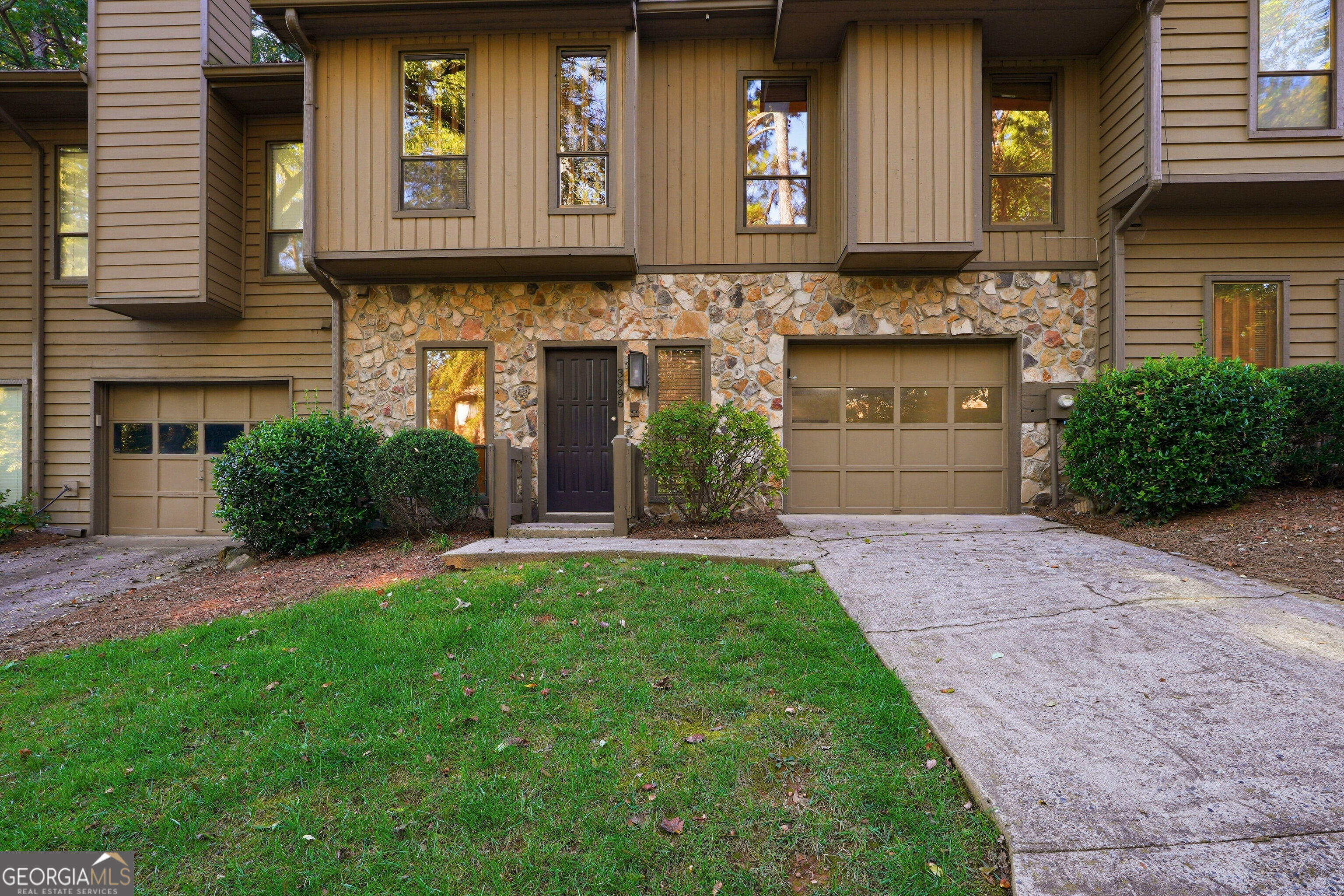 3996 Dyouville Ln — photo