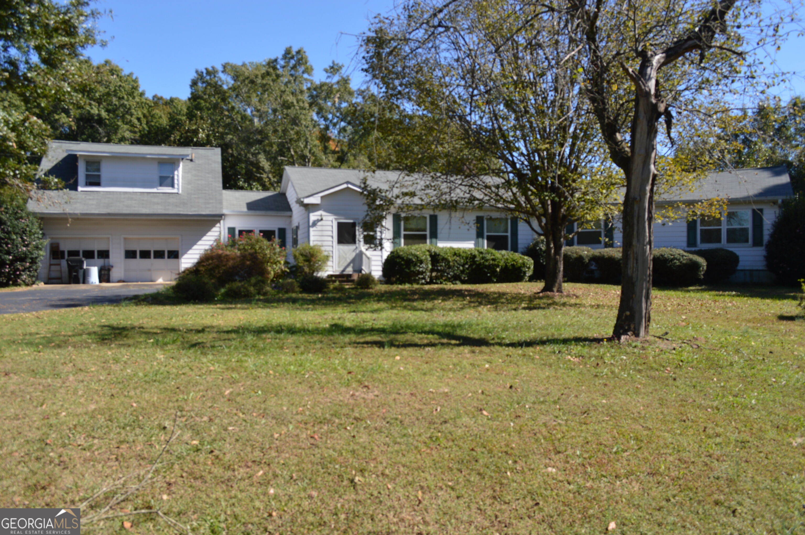 2051 E Lake Rd — photo