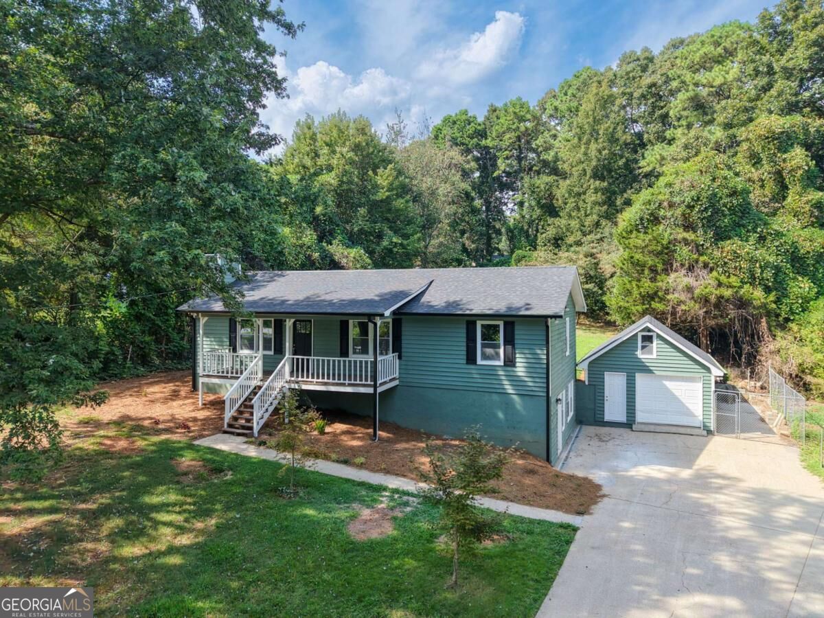 102 Tibbitts Dr — photo