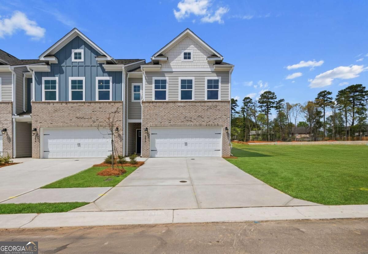 3647 Donovan Cir — photo