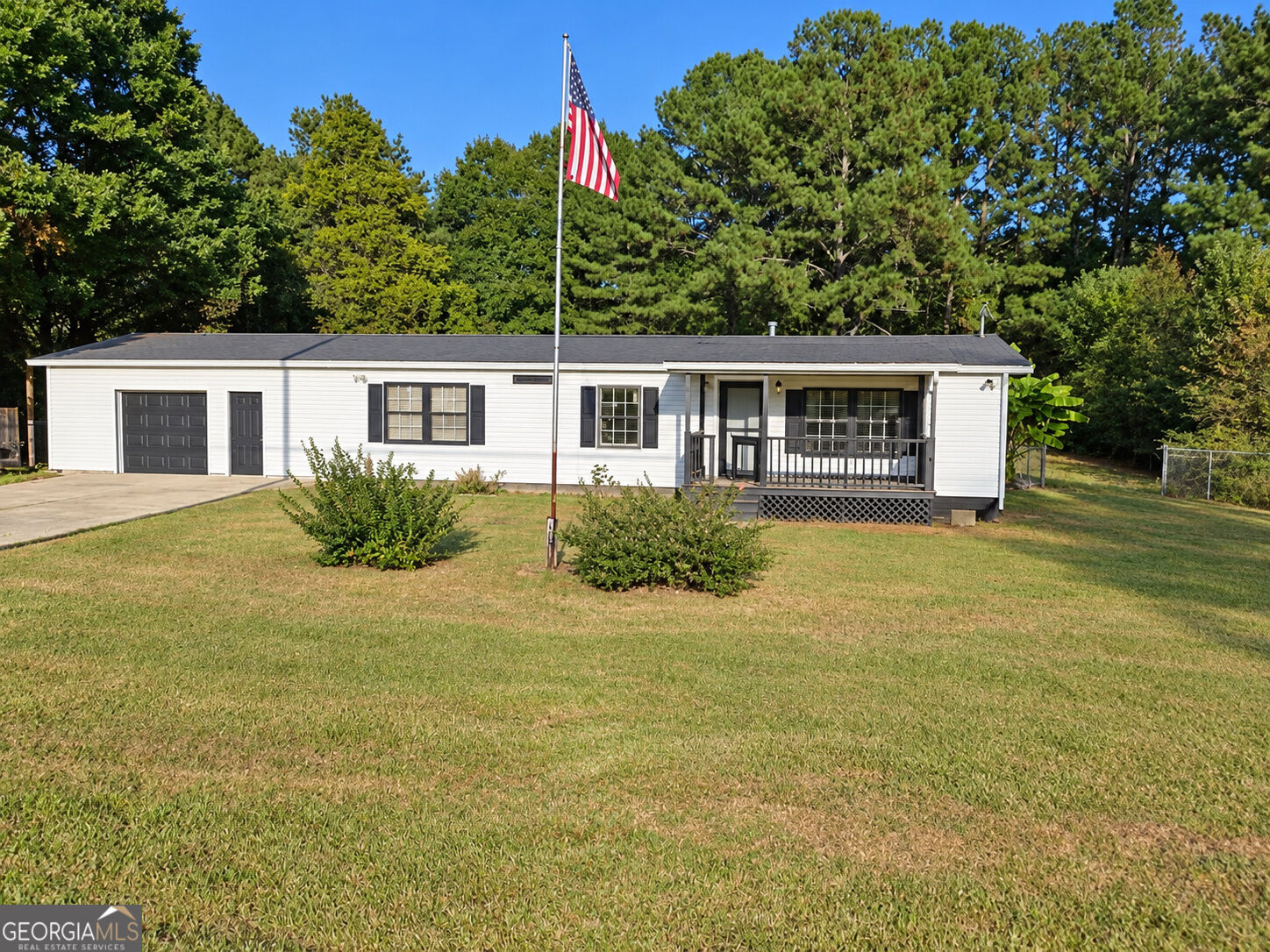 910 Steele Dr — photo