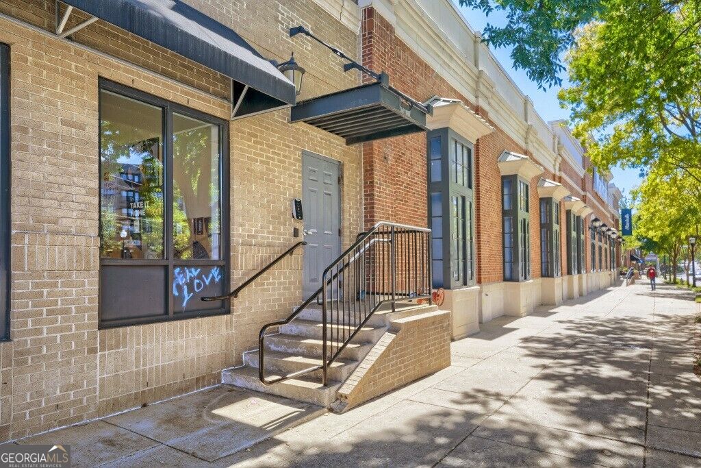 1221 Caroline St NE Unit 211 — photo