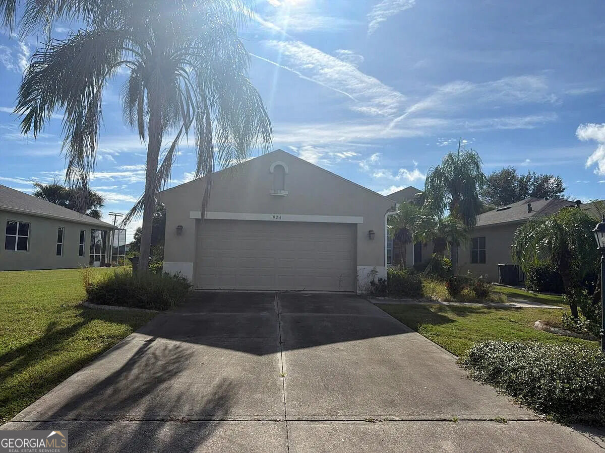 924 Regal Manor Way — photo