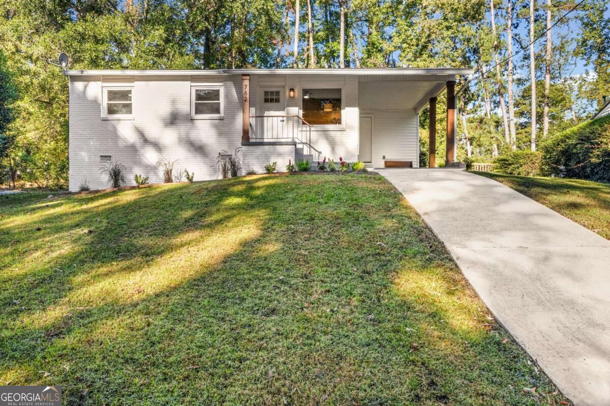 782 Alfred Rd NW — photo