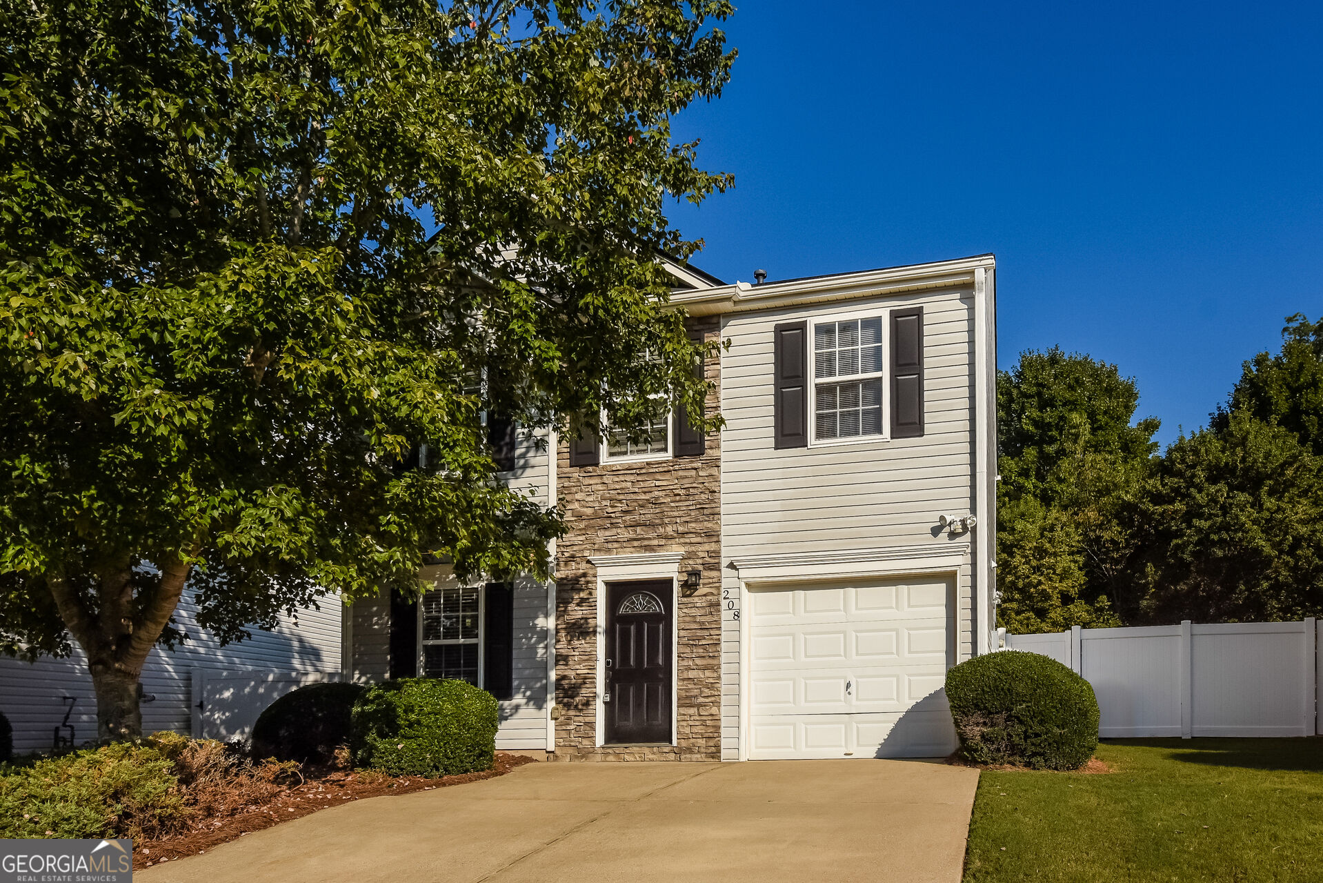 208 Ilex Dr — photo