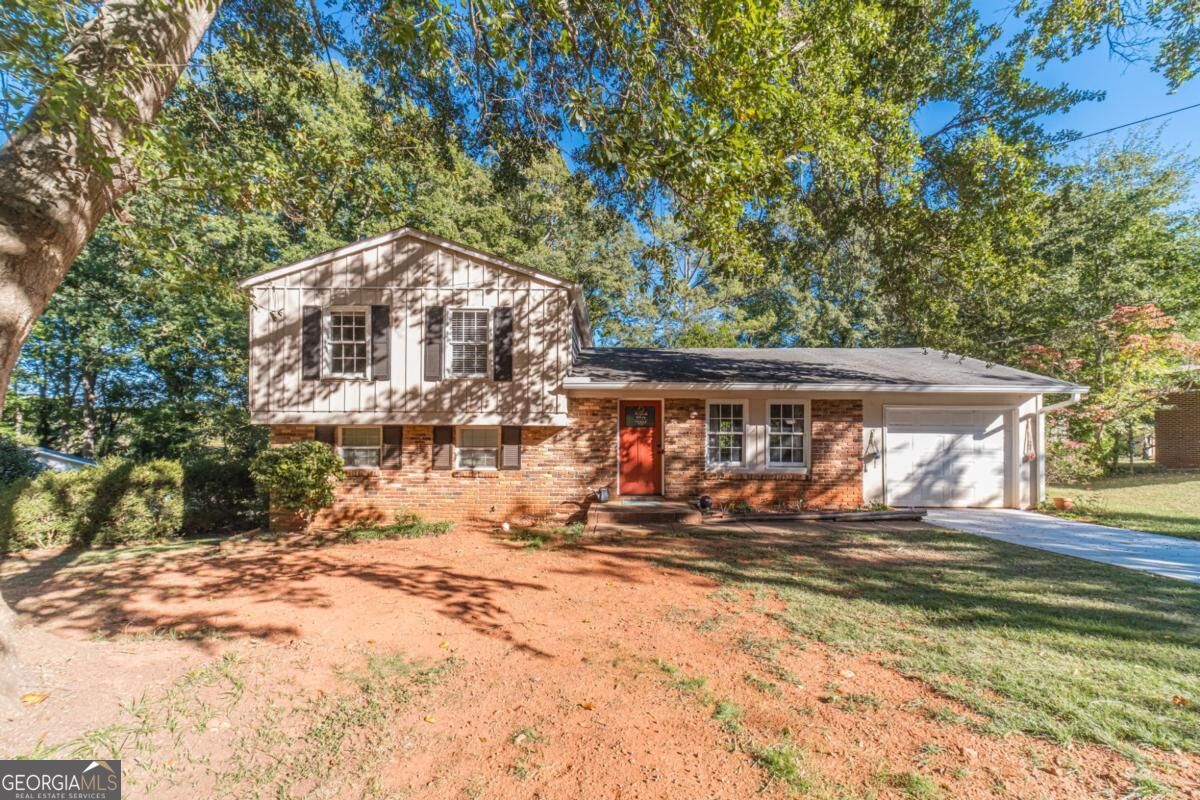 401 College Cir — photo