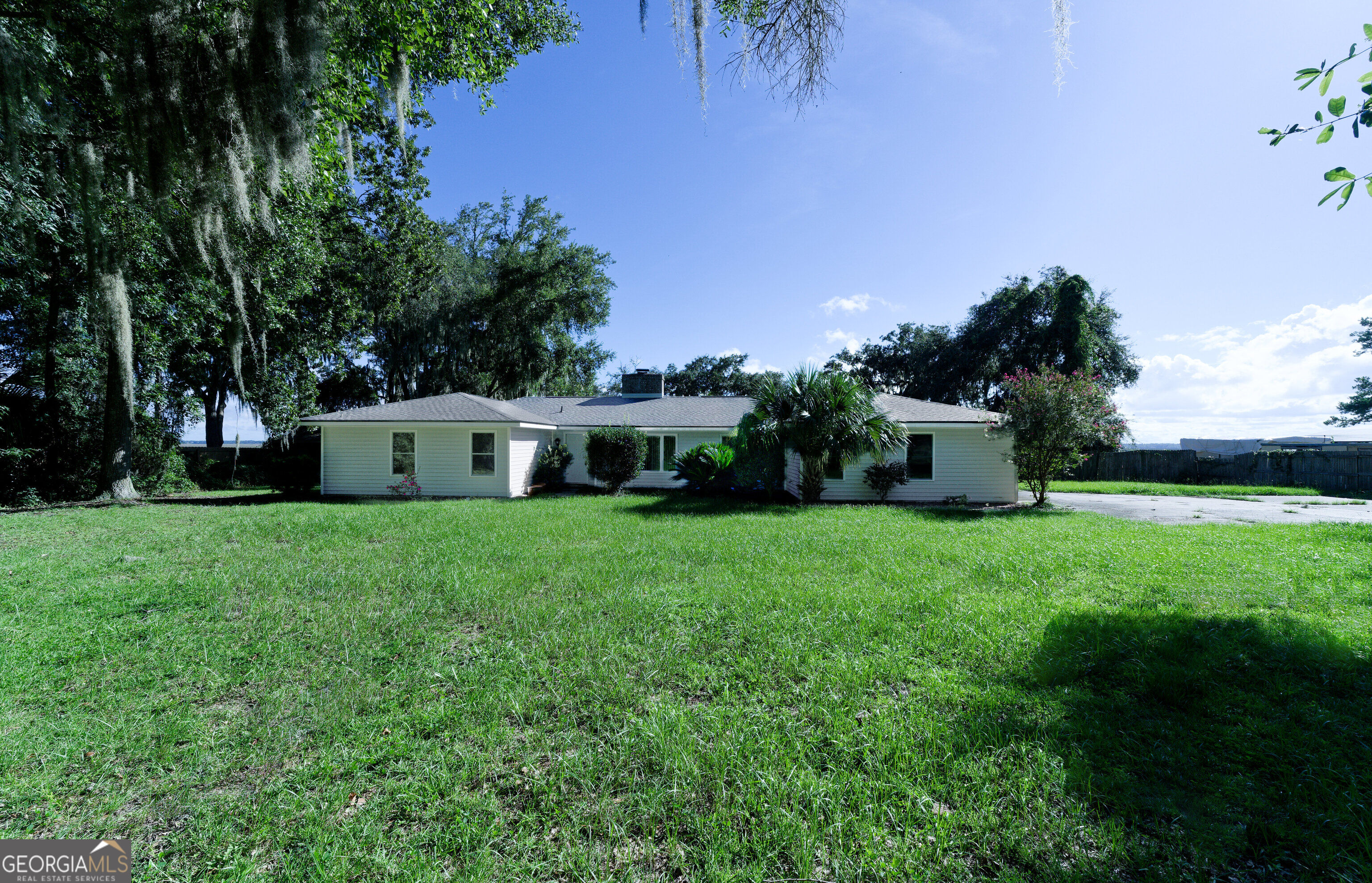 815 Devon Dr — photo