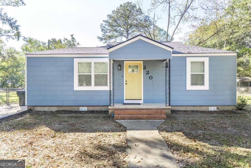 220 Peachtree Cr — photo