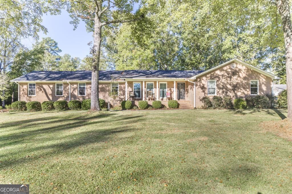 396 Luton Pl — photo