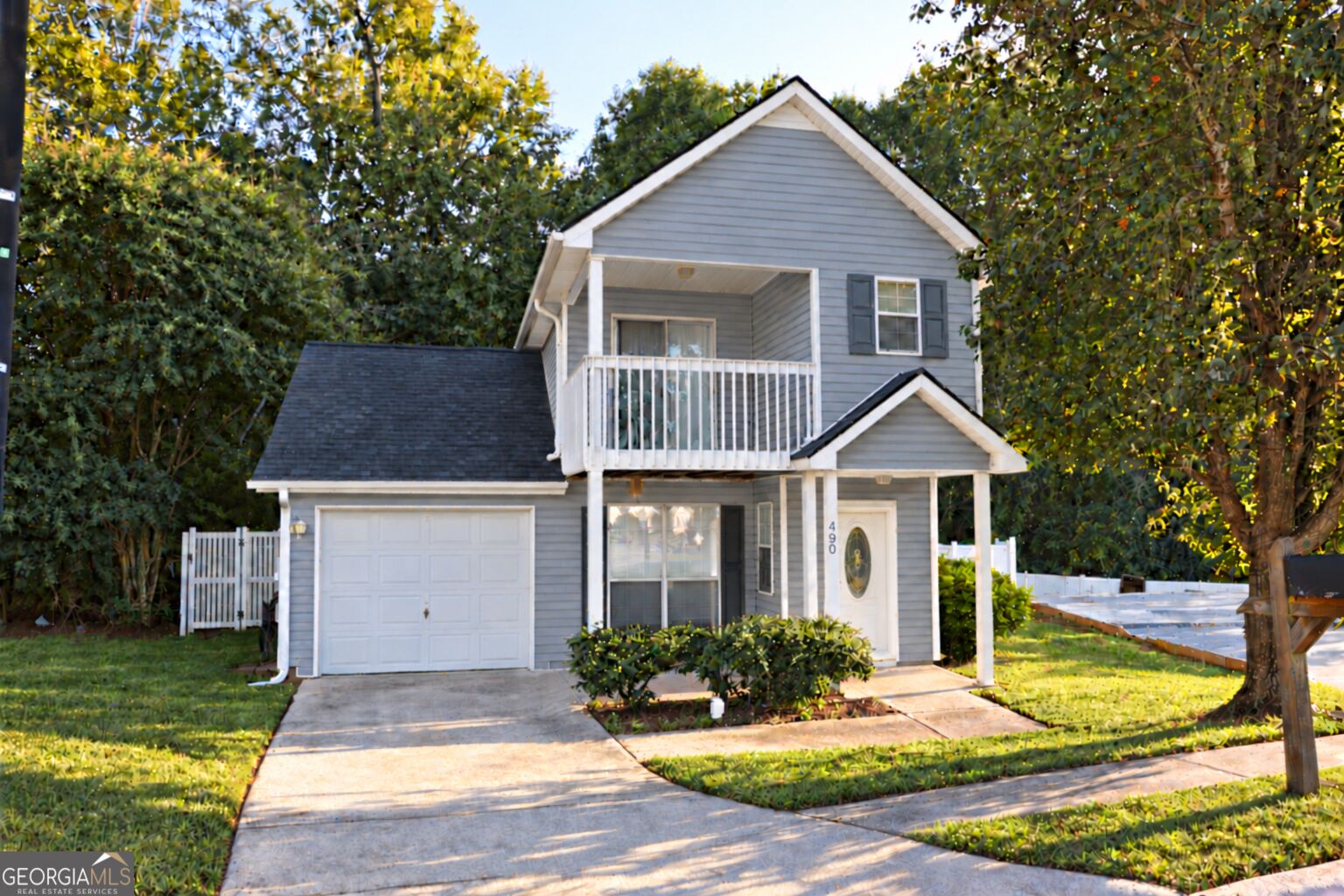 490 Ashton Cir — photo