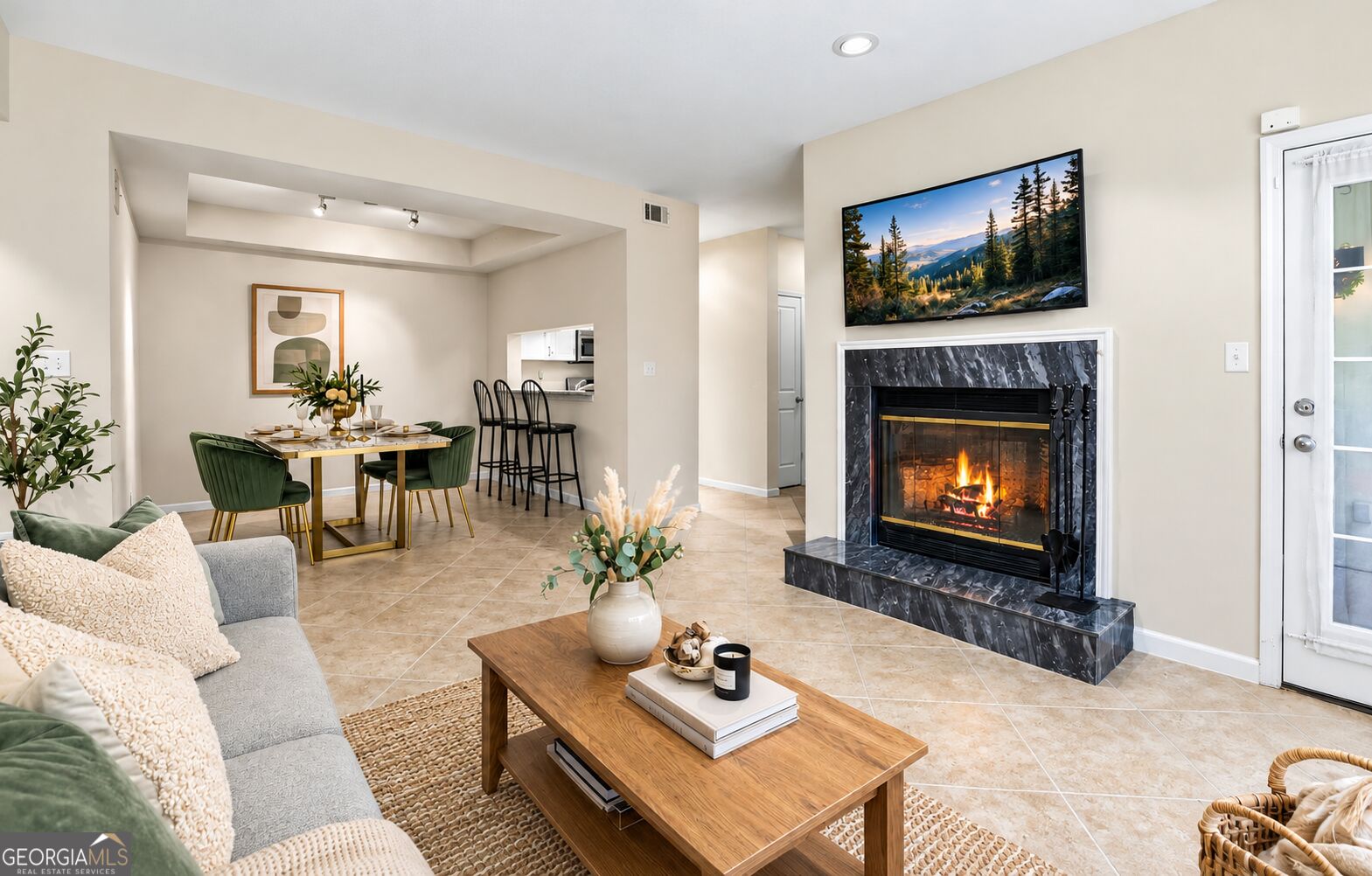 240 Renaissance Pkwy NE Unit 211 — photo