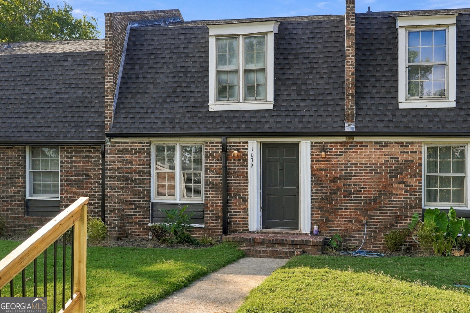 1079 Heritage Dr — photo
